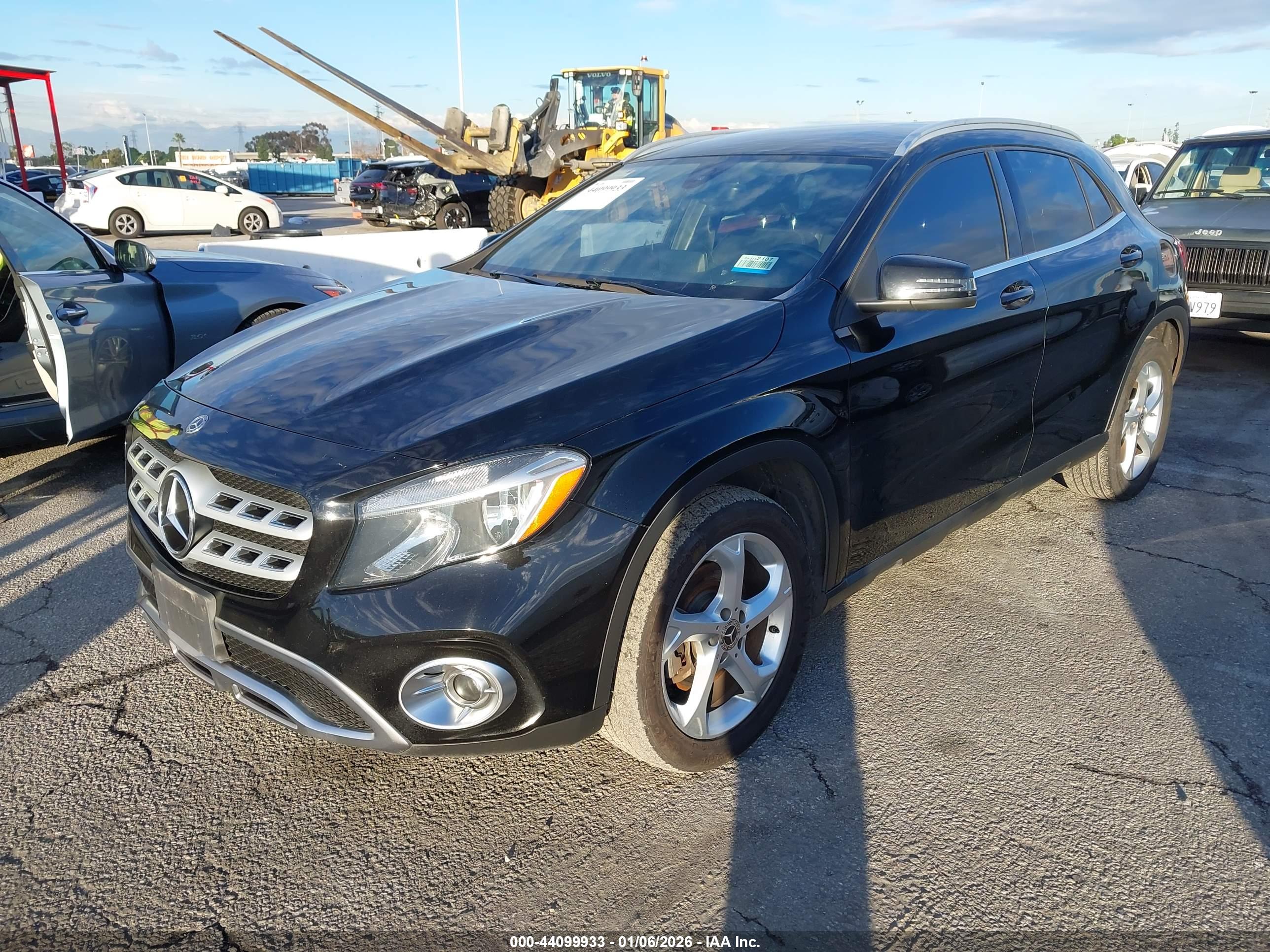 MERCEDES-BENZ GLA image 2