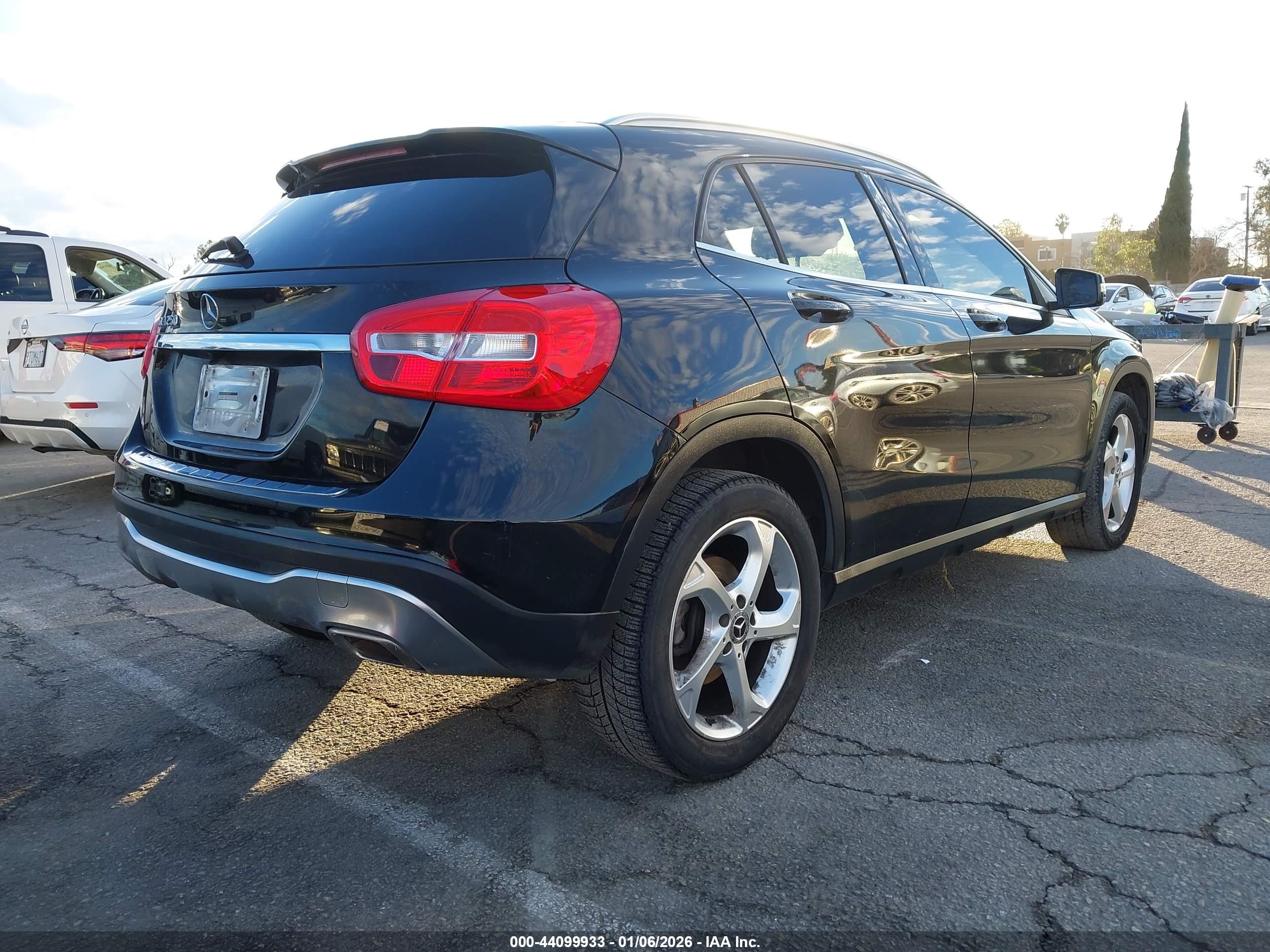 MERCEDES-BENZ GLA image 4
