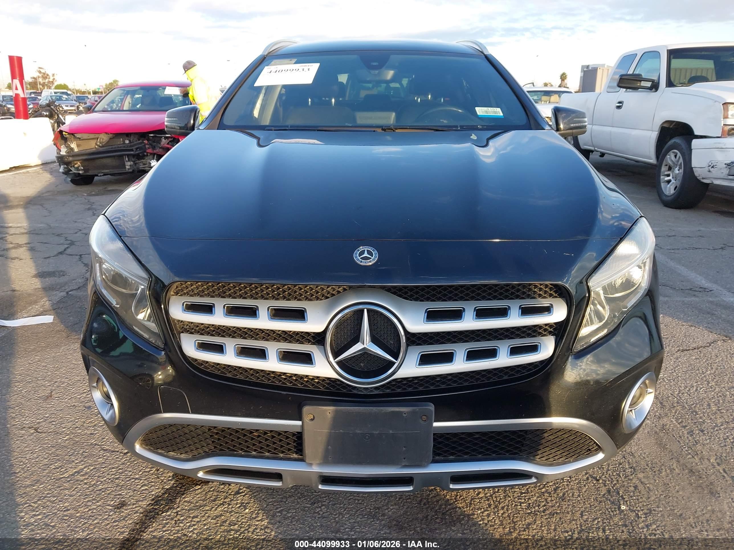 MERCEDES-BENZ GLA image 6
