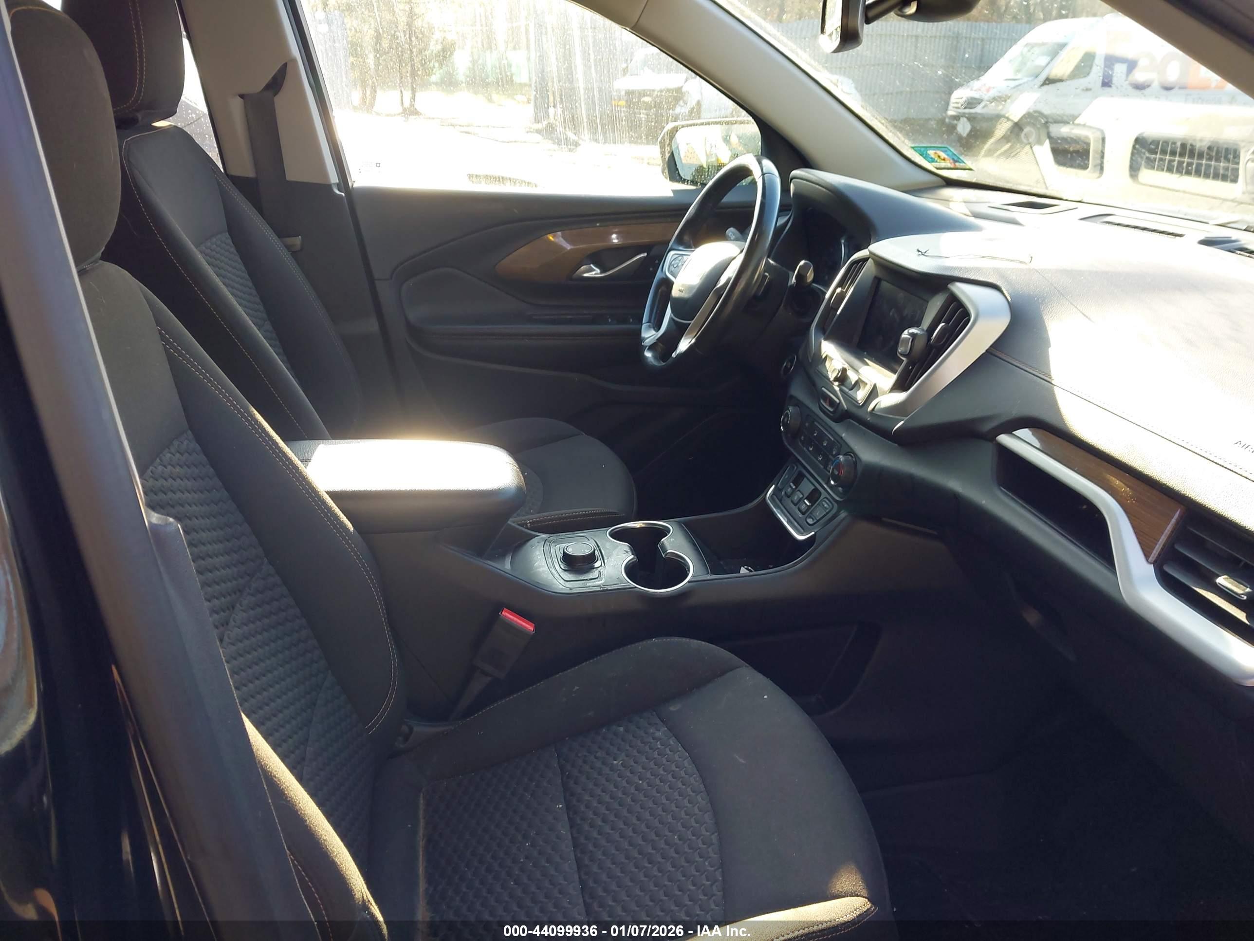 GMC TERRAIN image 5