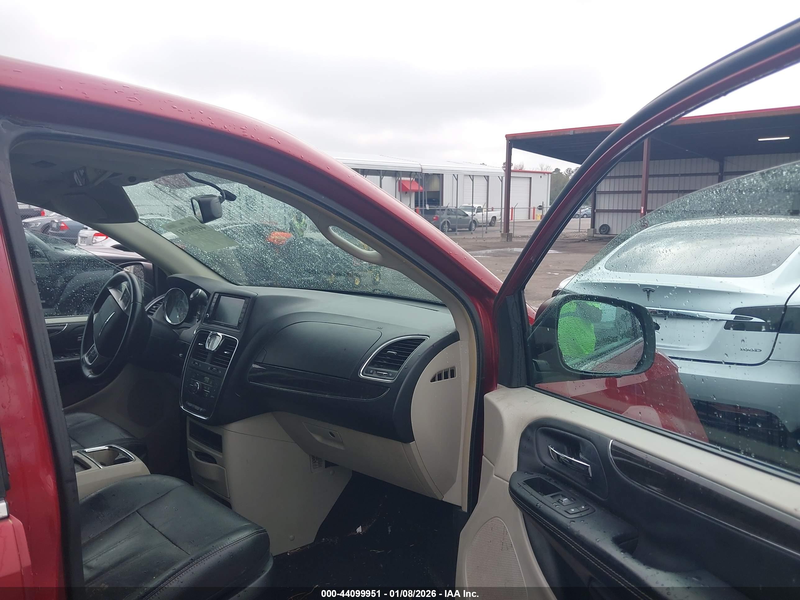 CHRYSLER TOWN image 5