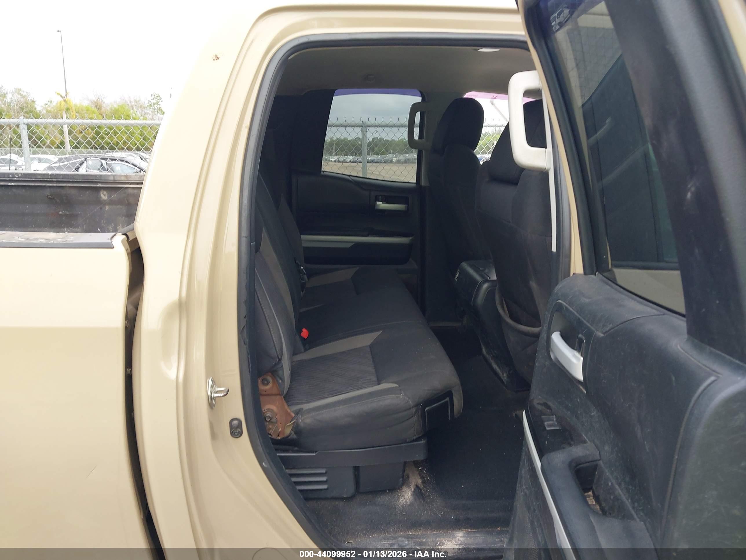 TOYOTA TUNDRA image 8
