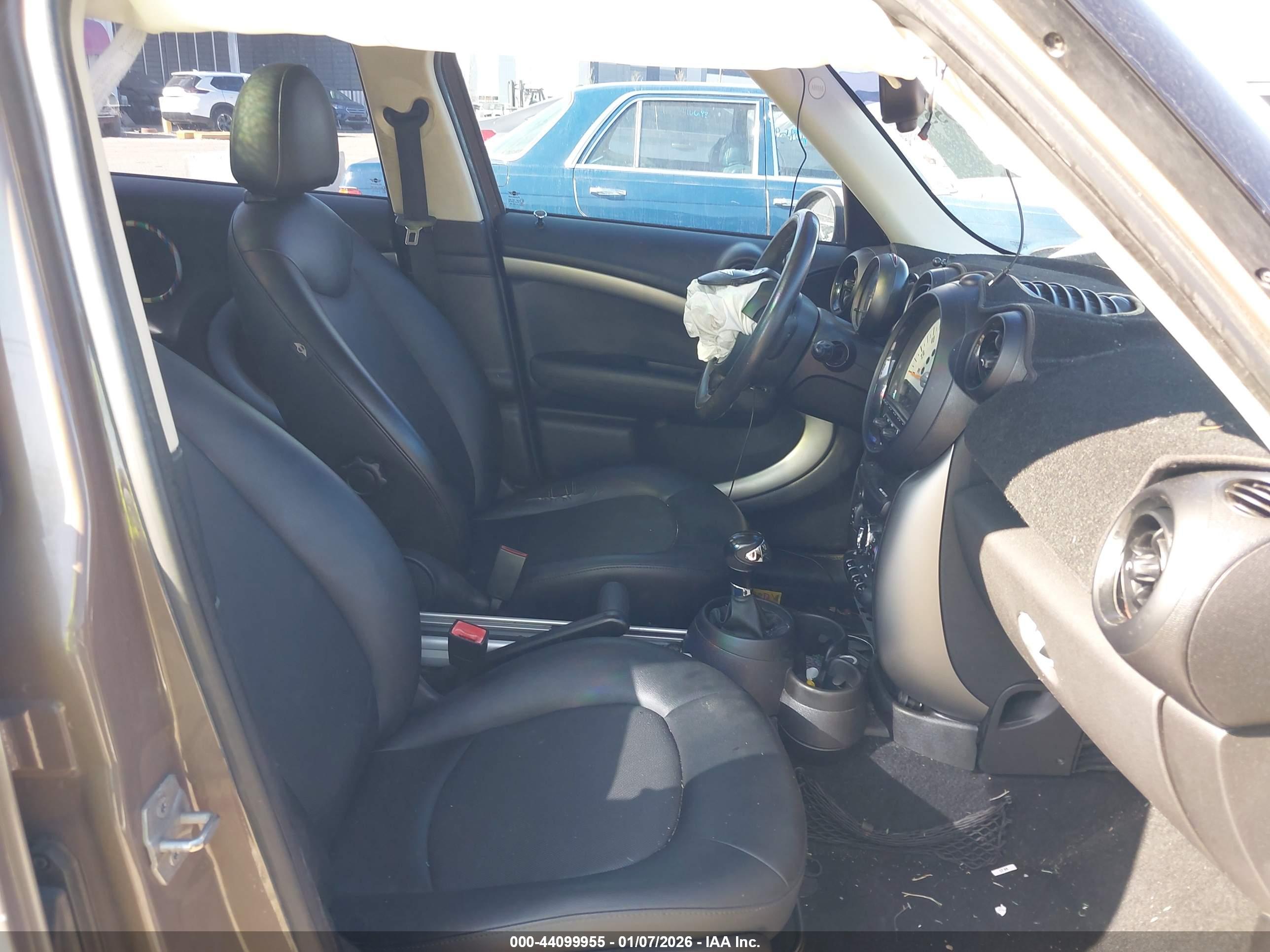 MINI COUNTRYMAN image 5