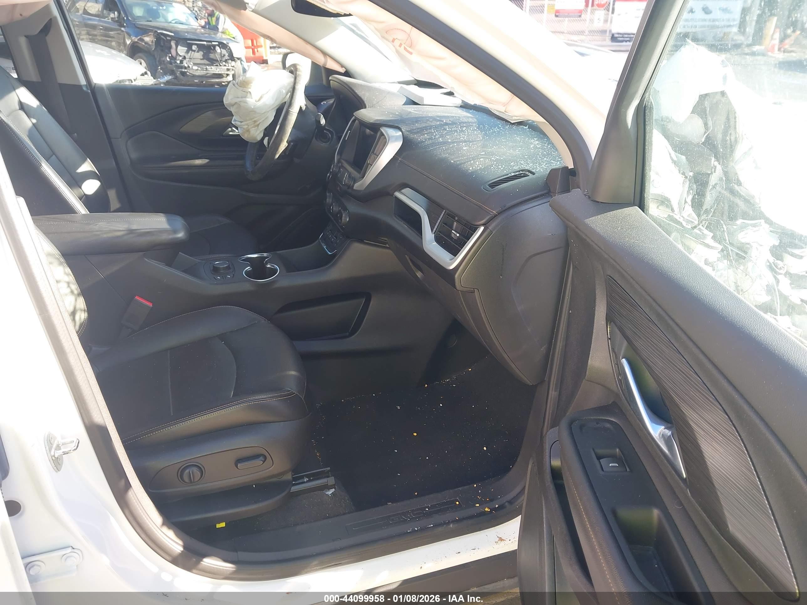 GMC TERRAIN image 5
