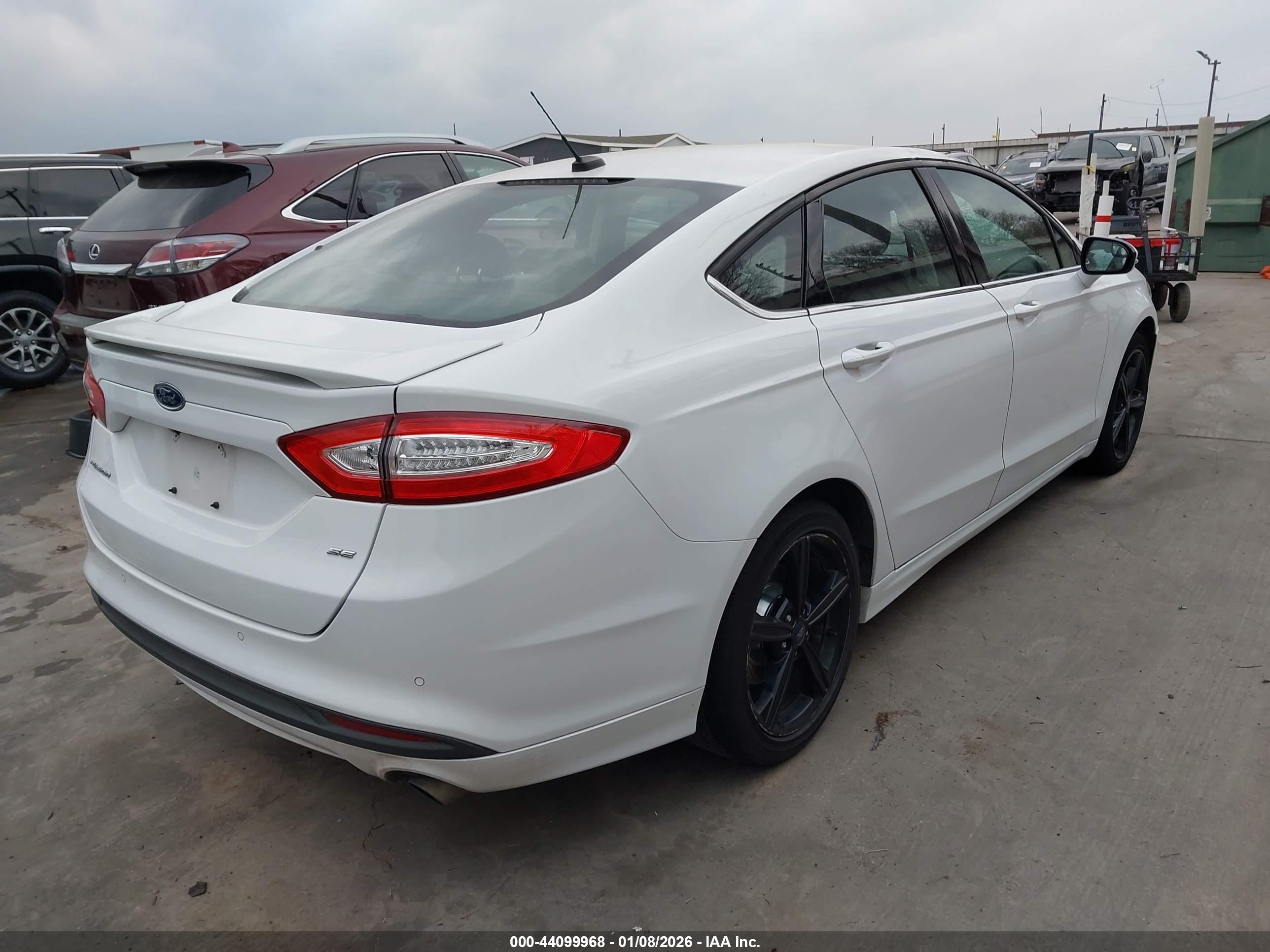 FORD FUSION image 4