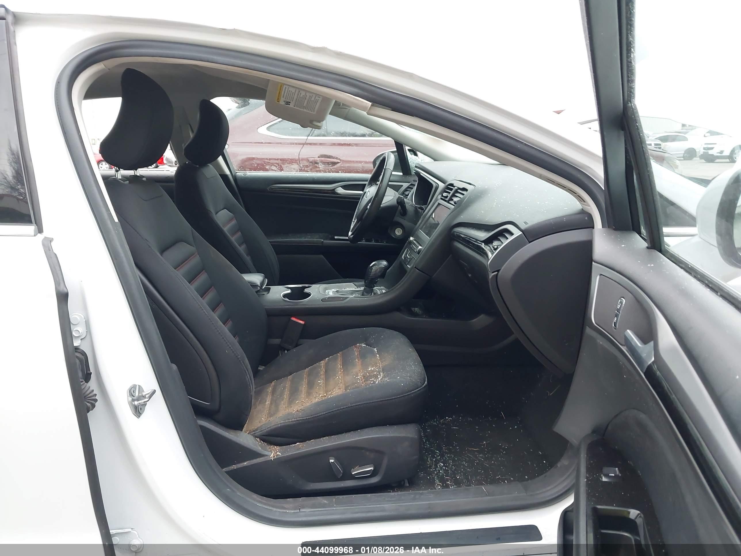 FORD FUSION image 5