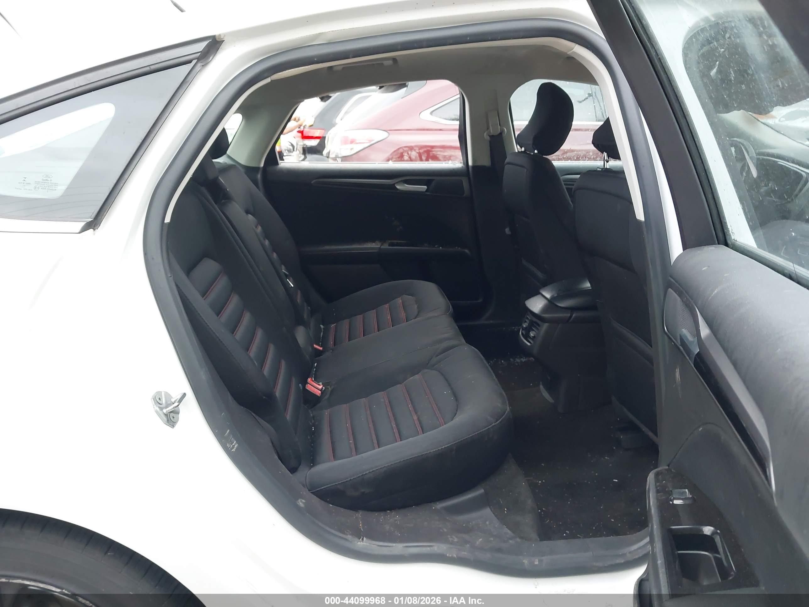 FORD FUSION image 8