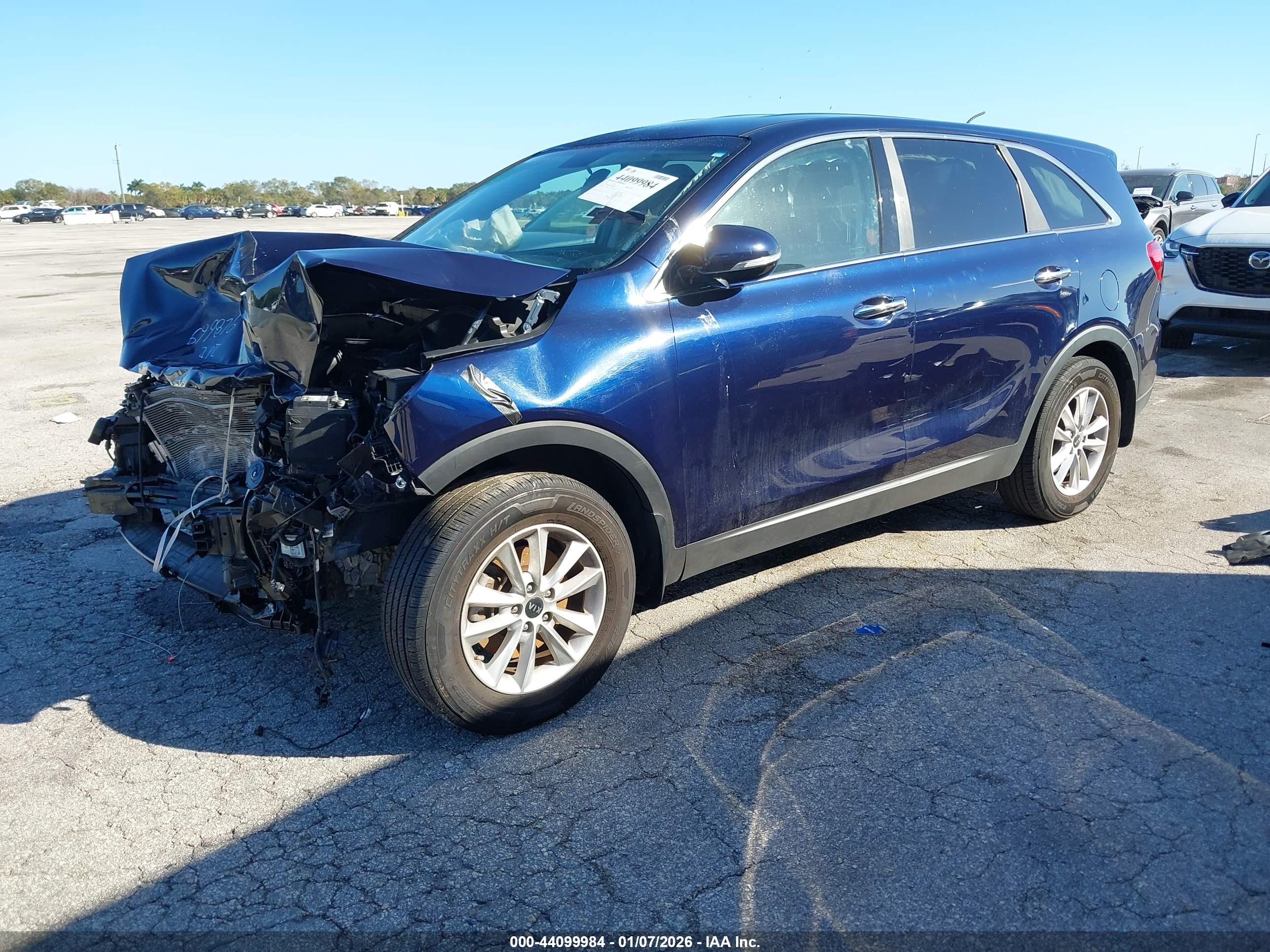 KIA SORENTO image 2
