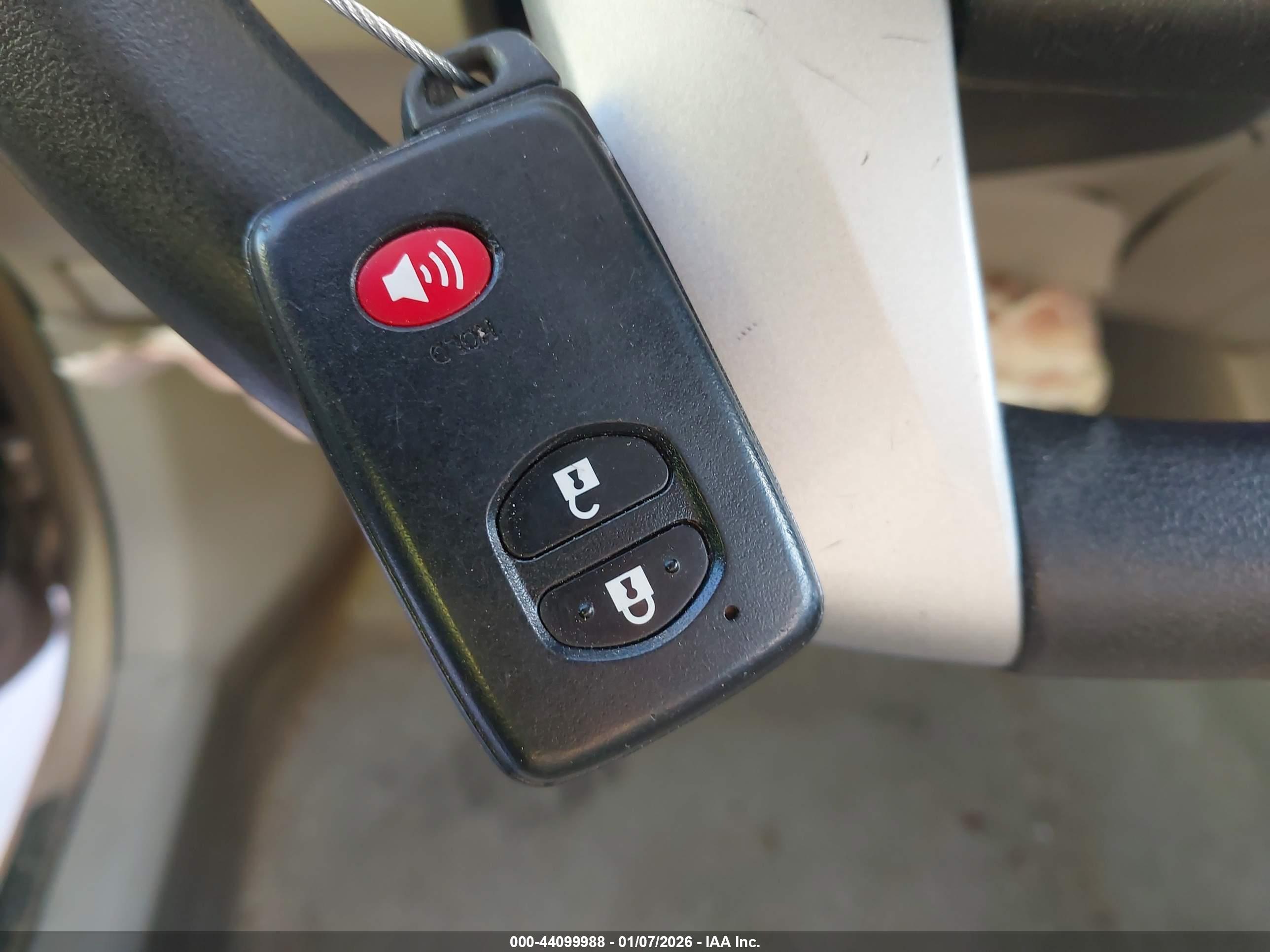 TOYOTA PRIUS image 11