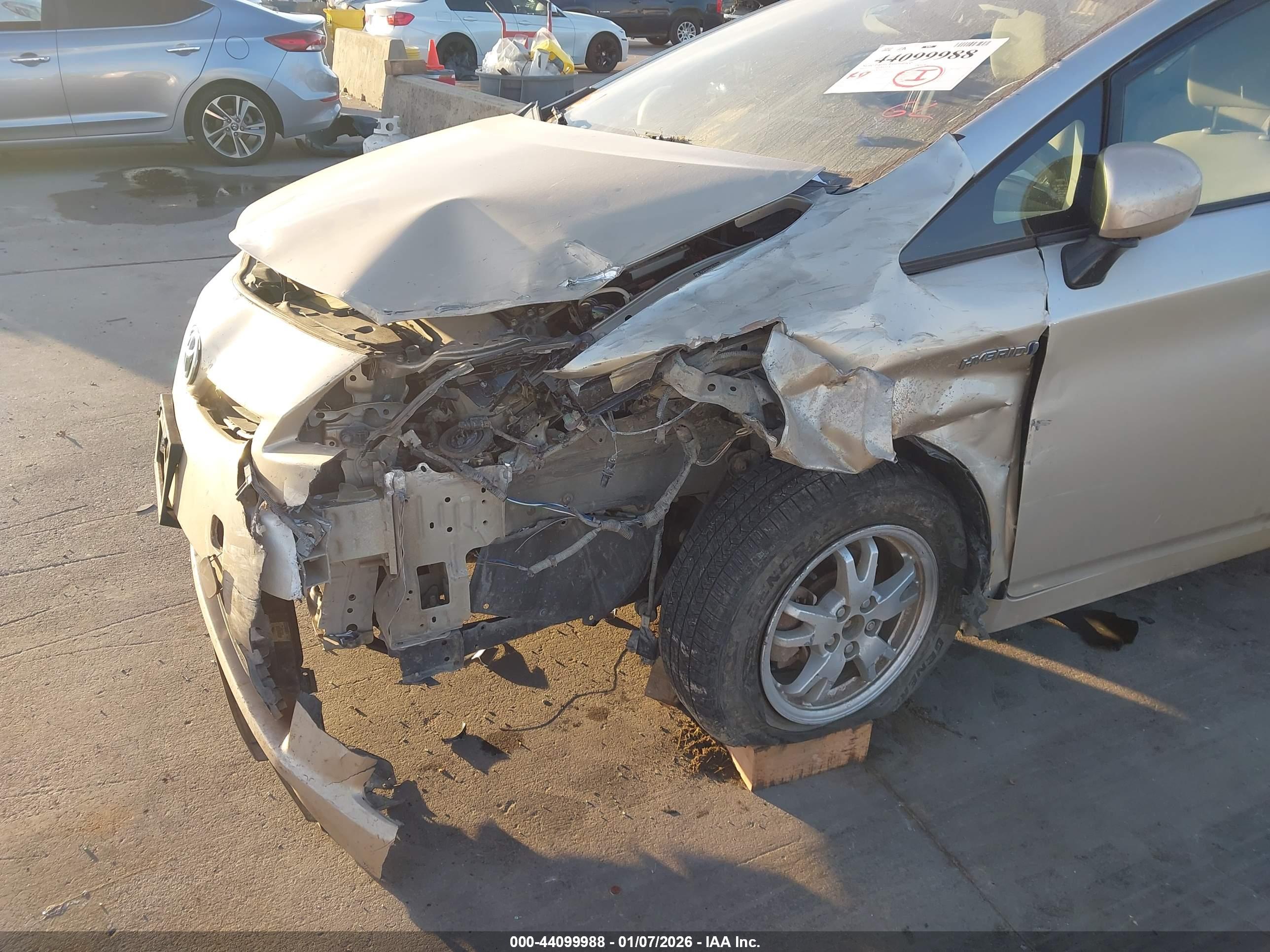 TOYOTA PRIUS image 6