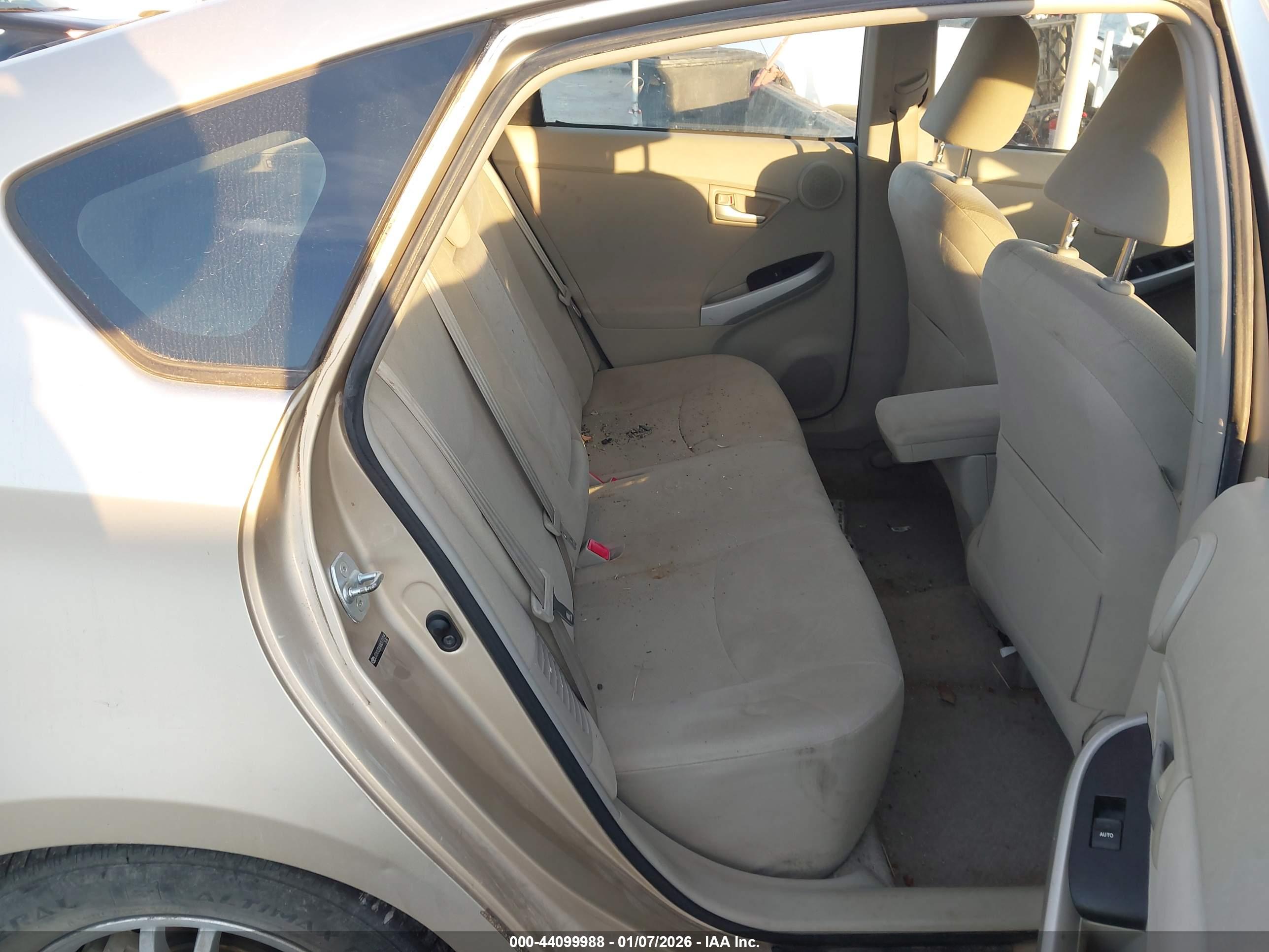 TOYOTA PRIUS image 8