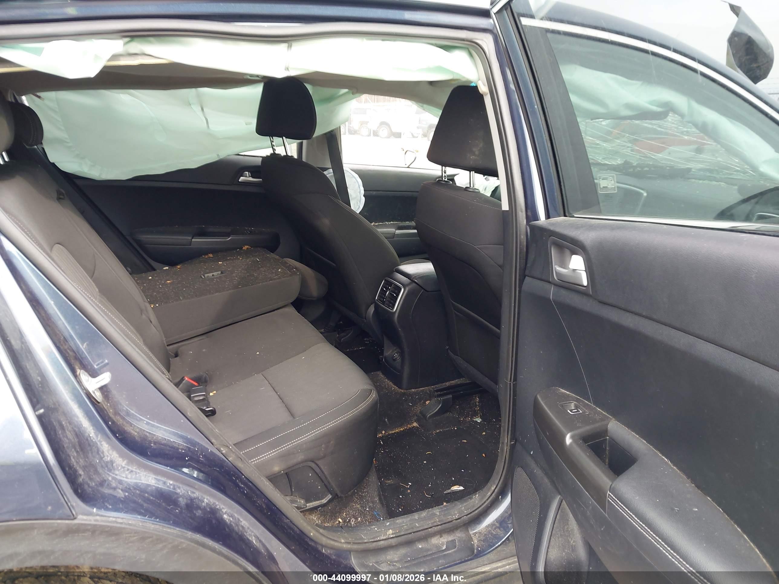 KIA SPORTAGE image 8