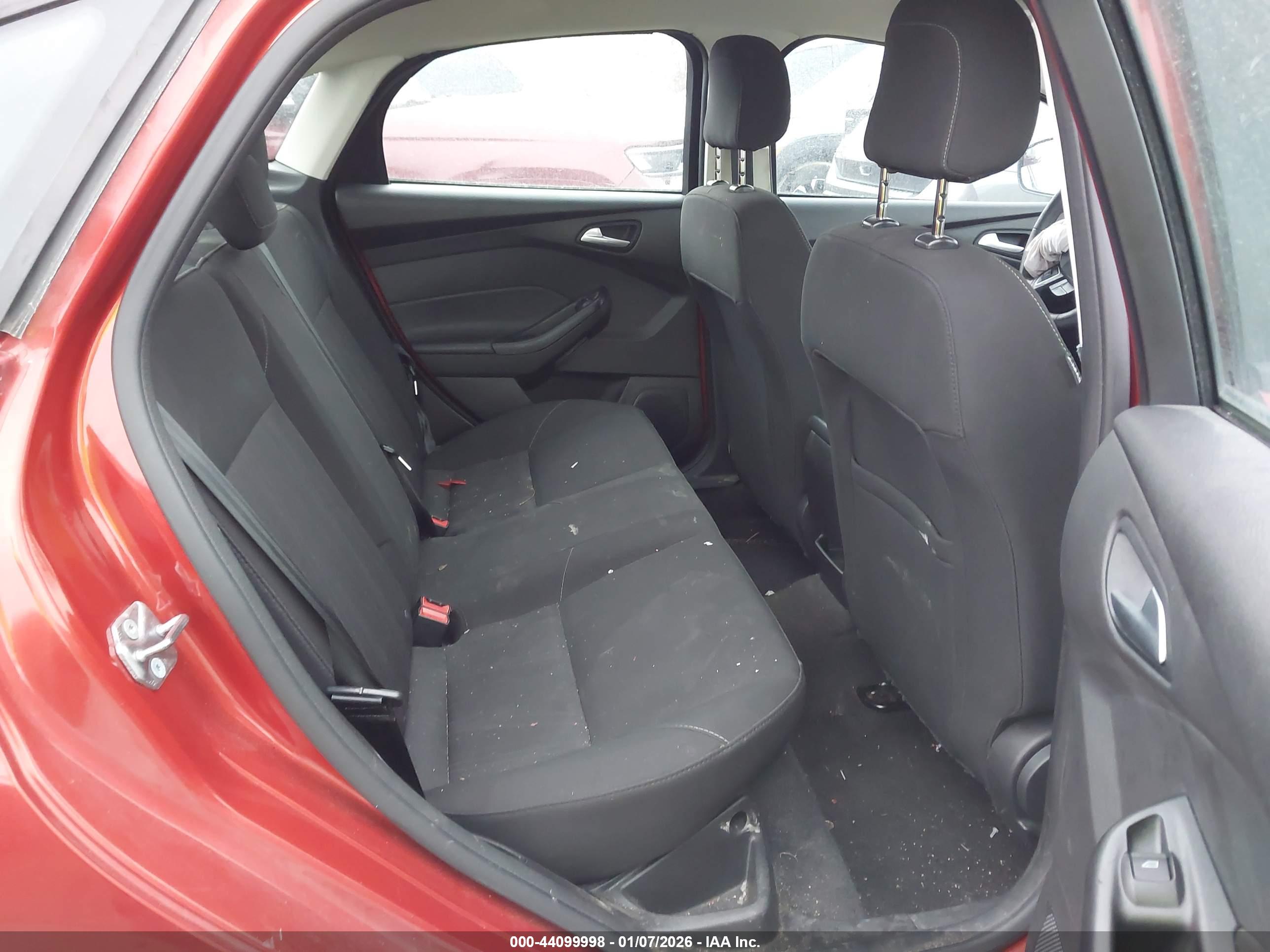 FORD FOCUS image 8