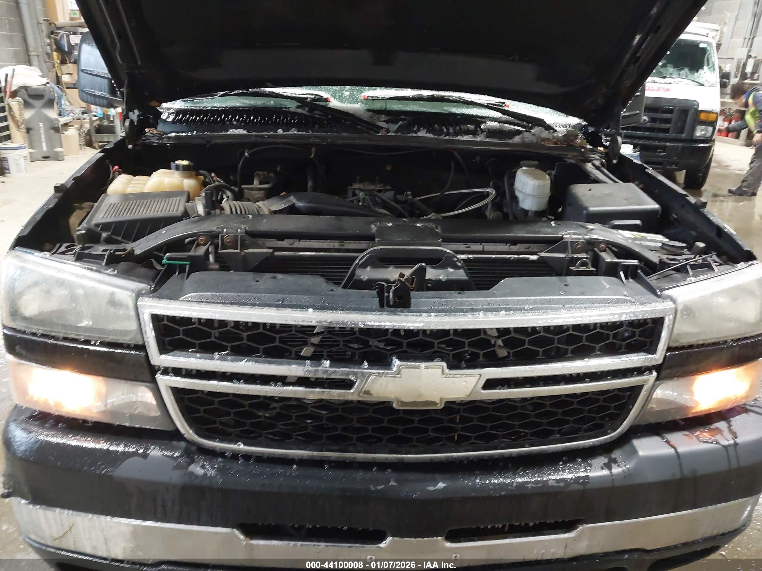 CHEVROLET SILVERADO image 10