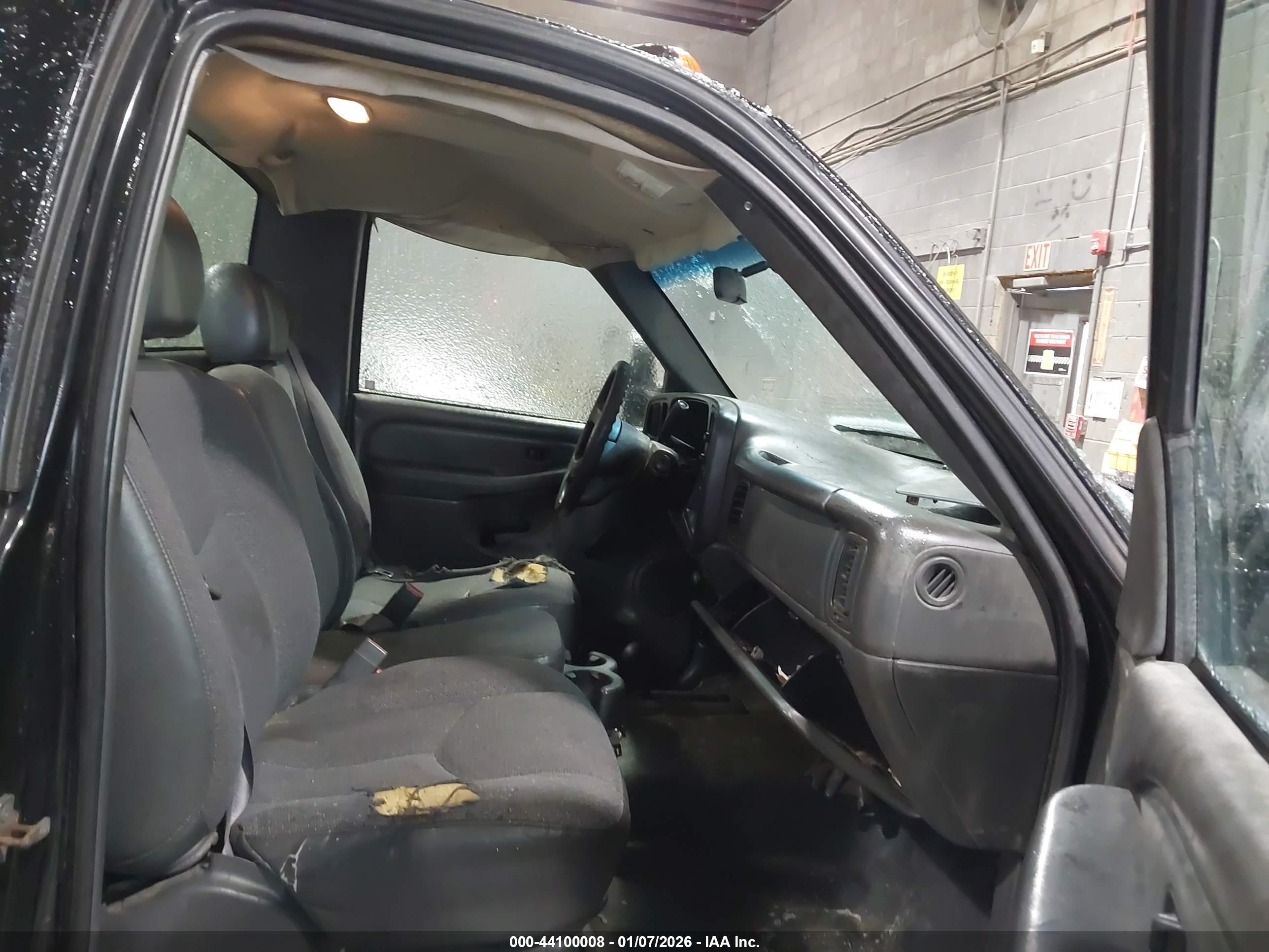CHEVROLET SILVERADO image 5