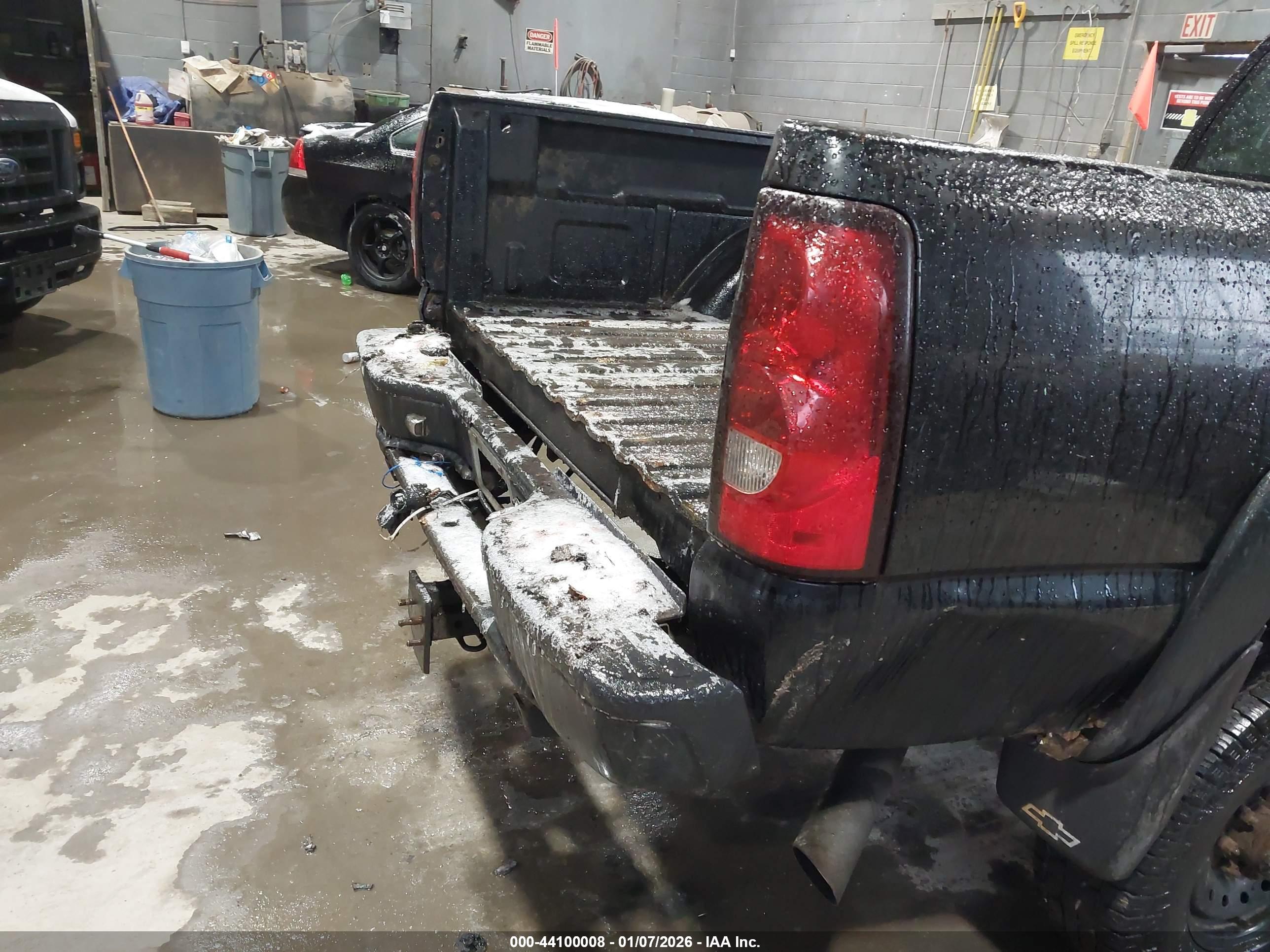 CHEVROLET SILVERADO image 6
