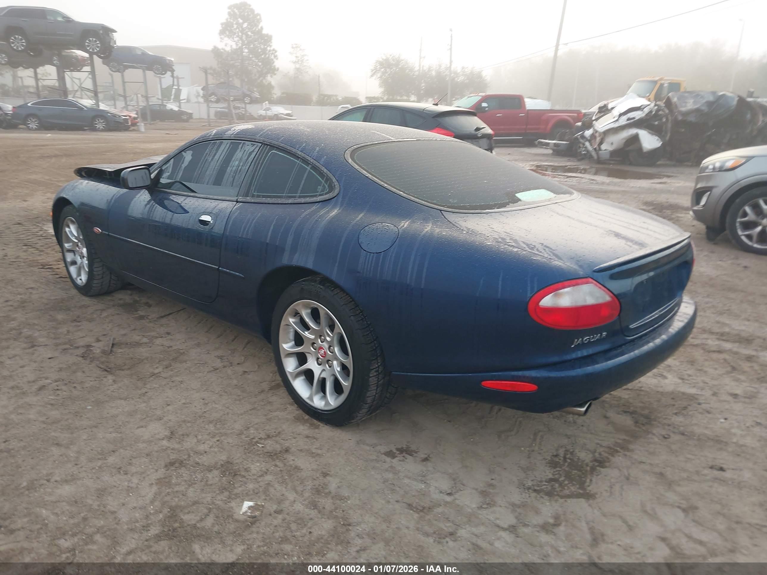 JAGUAR XK8 image 3