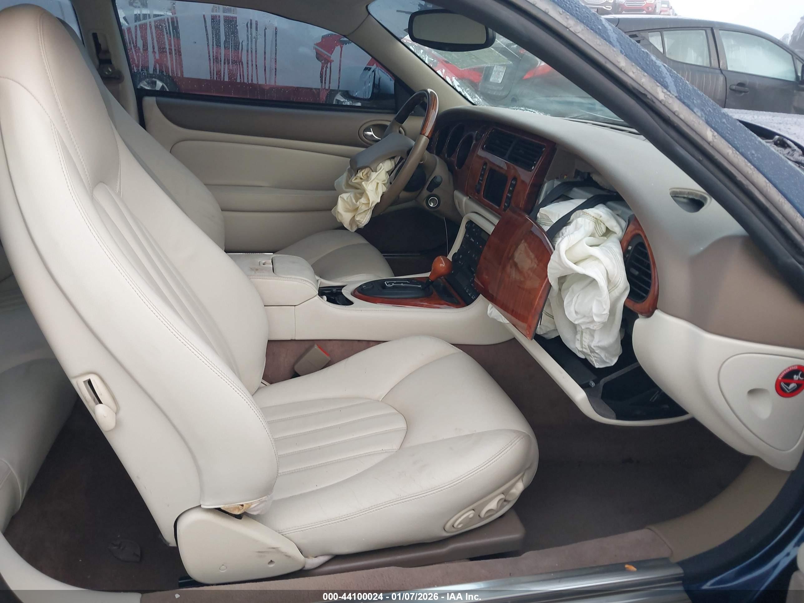 JAGUAR XK8 image 5