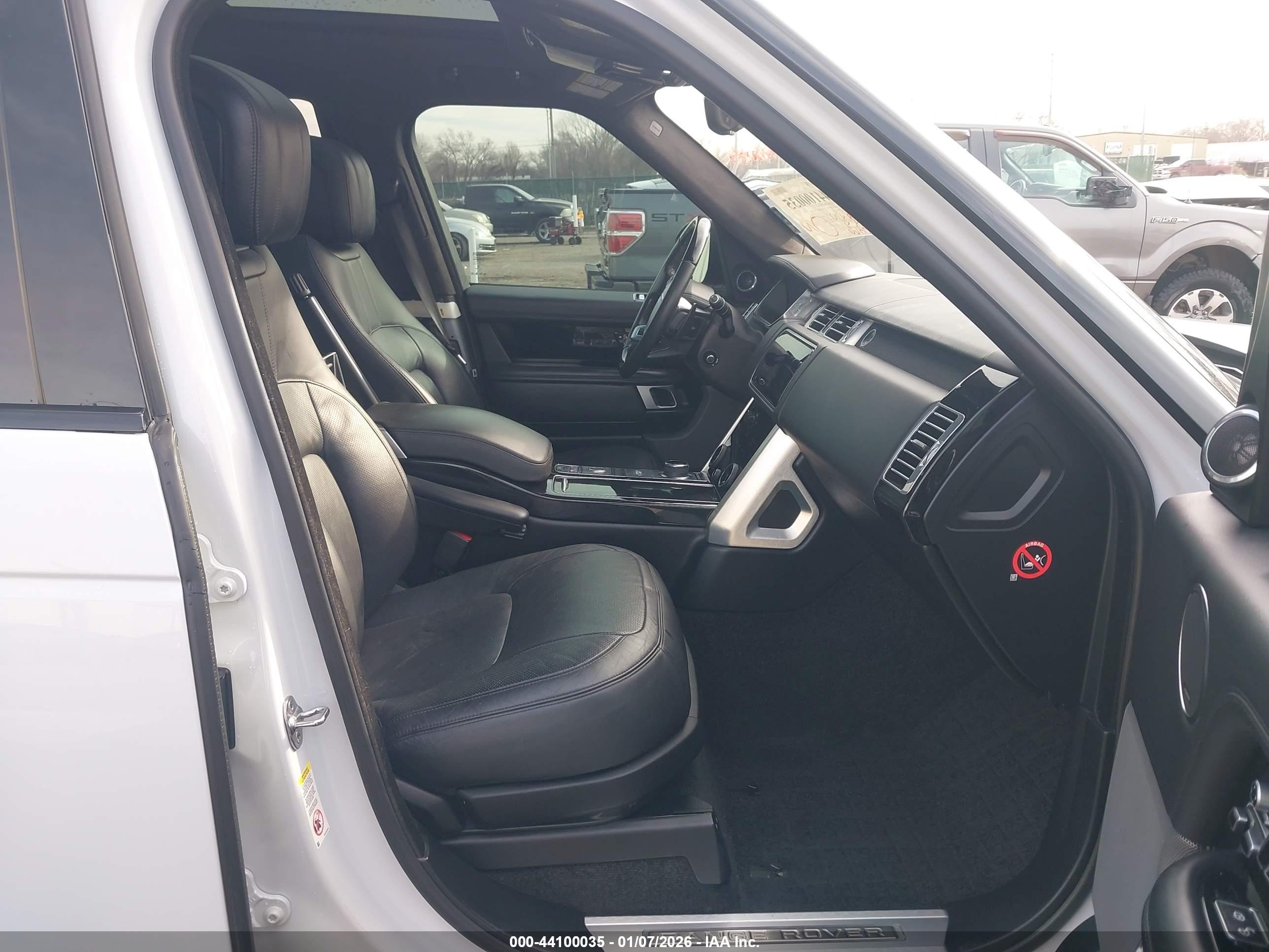 LAND ROVER image 5