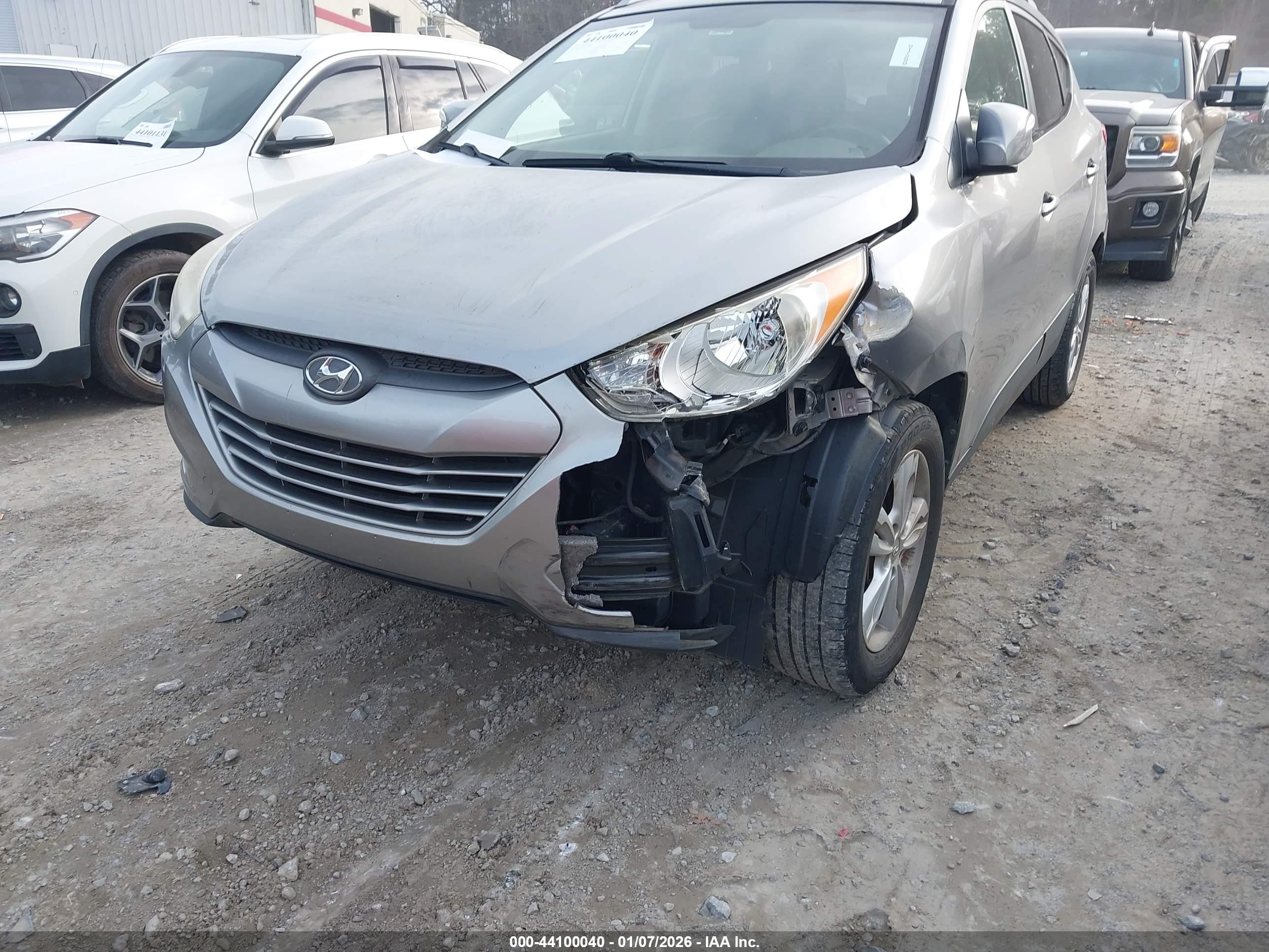 HYUNDAI TUCSON image 6