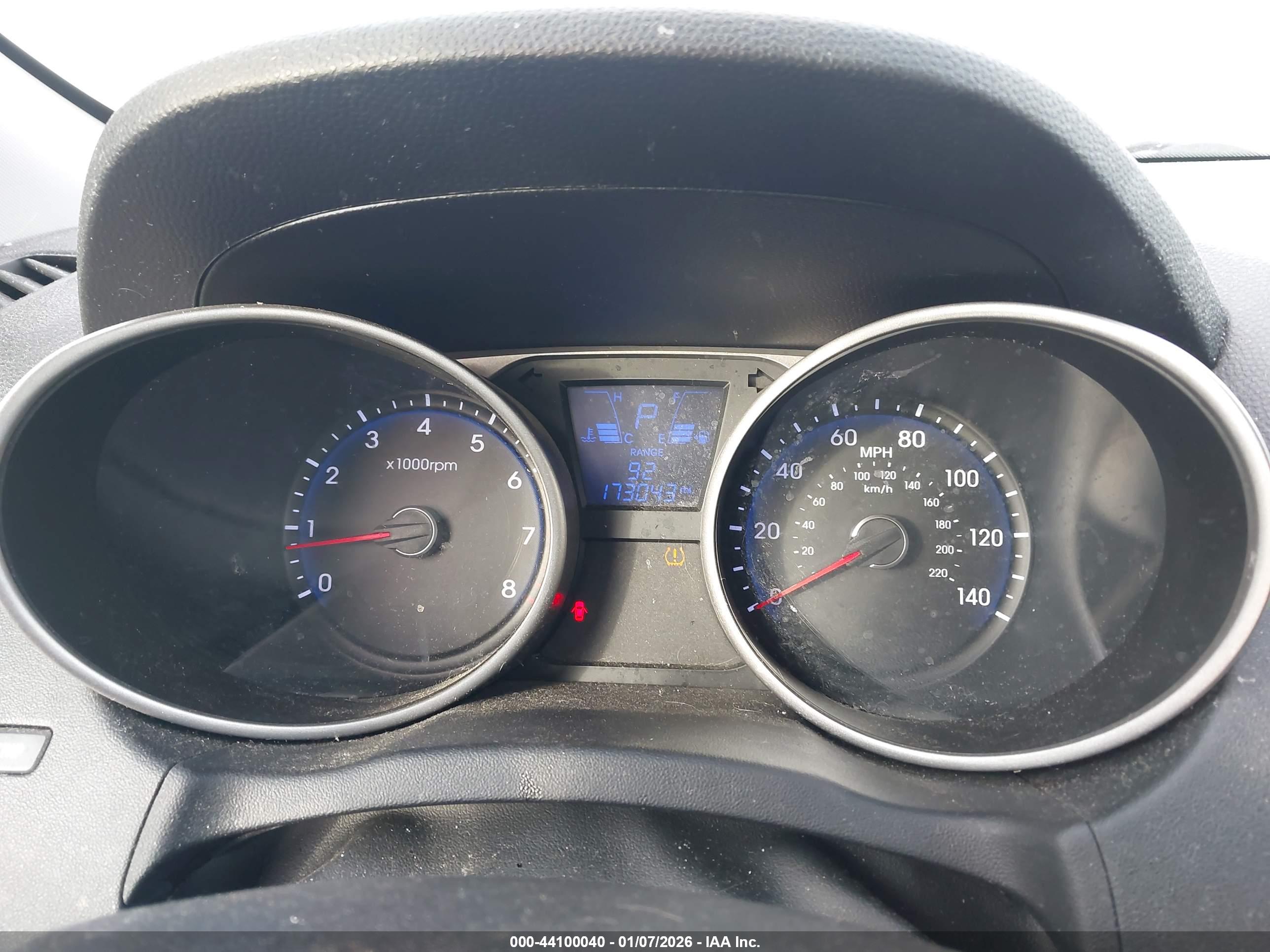 HYUNDAI TUCSON image 7