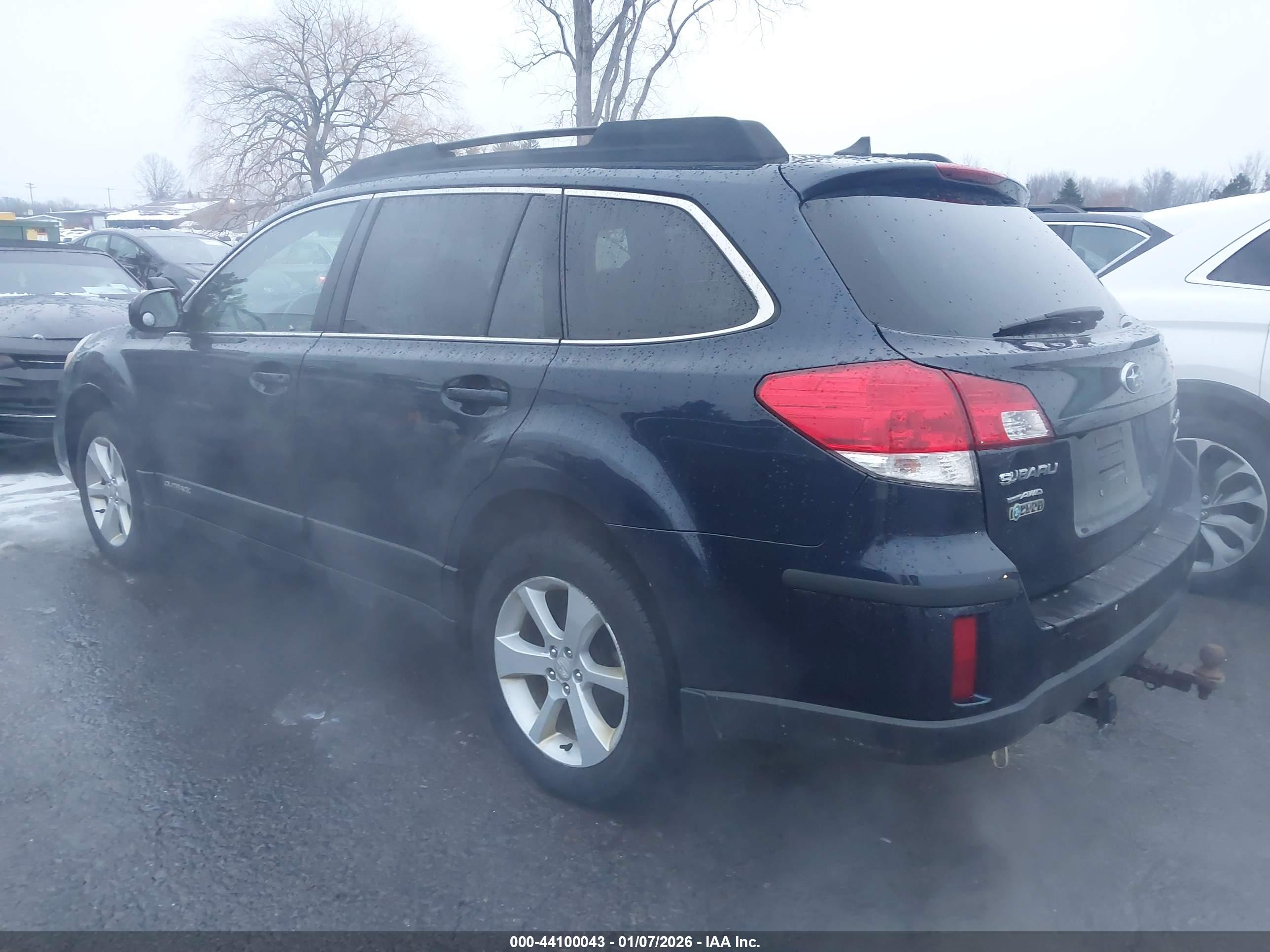 SUBARU OUTBACK image 3