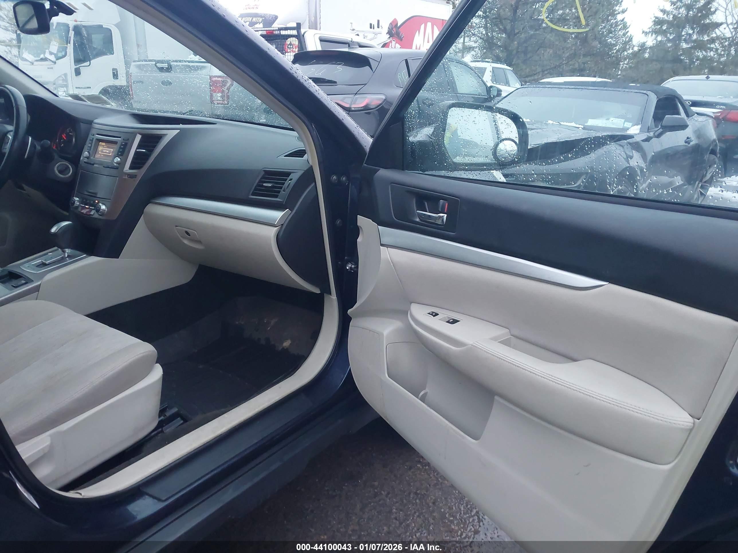 SUBARU OUTBACK image 5