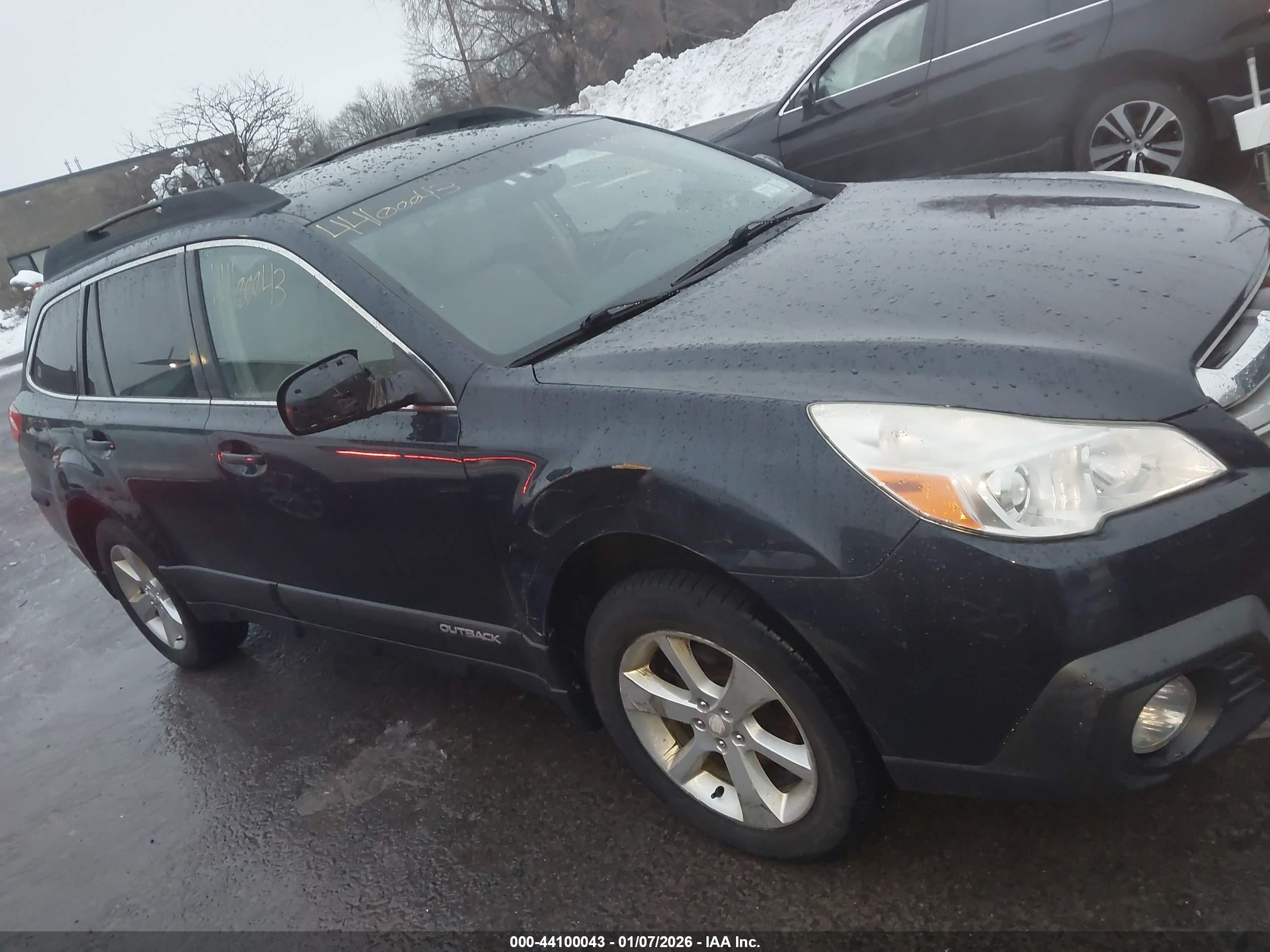 SUBARU OUTBACK image 6