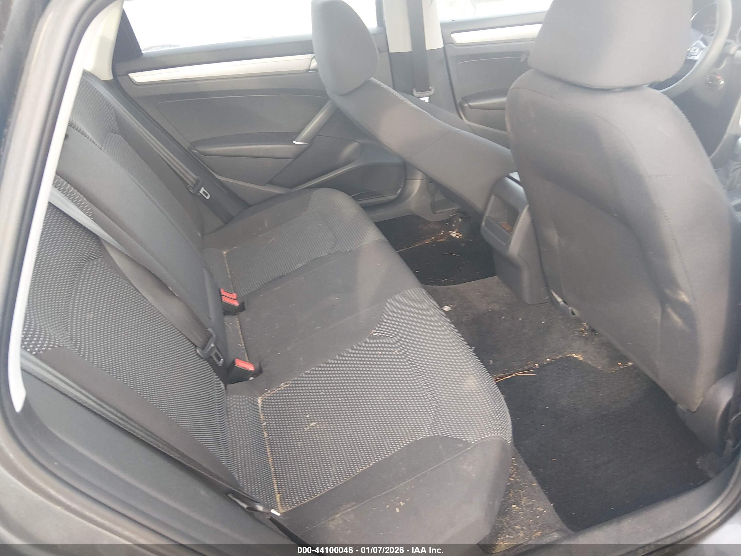 VOLKSWAGEN PASSAT image 8