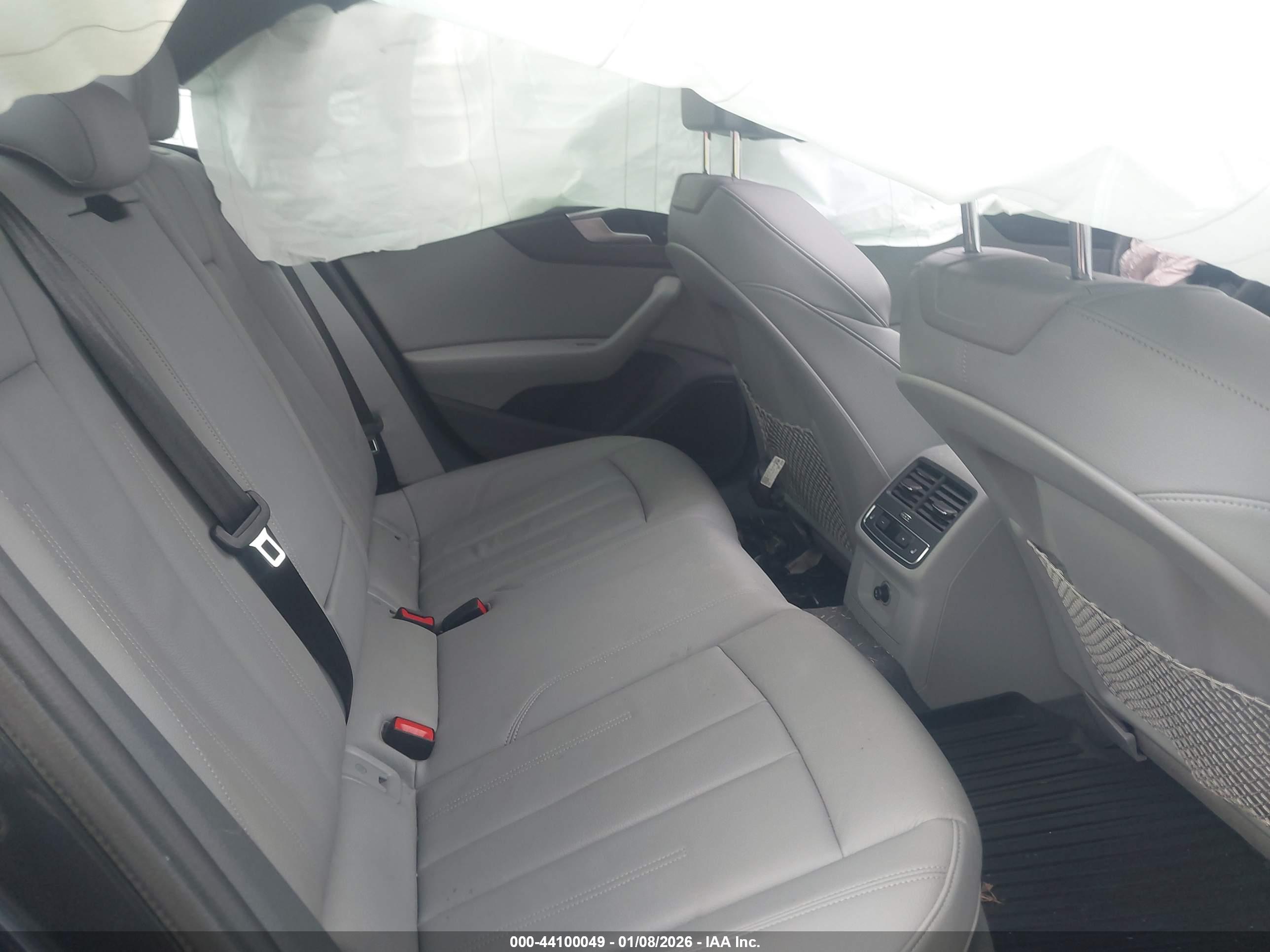 AUDI A4 image 8