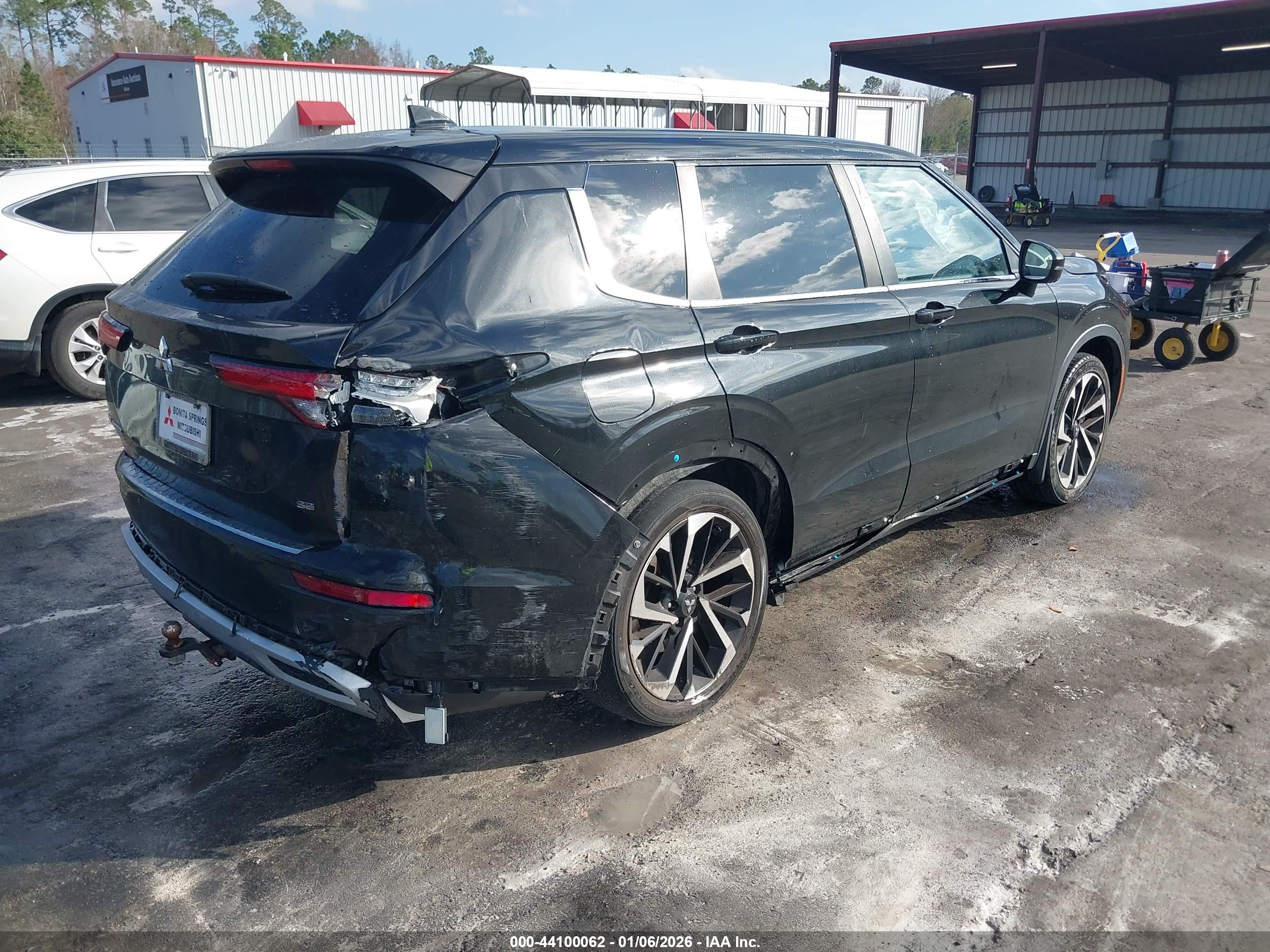 MITSUBISHI OUTLANDER image 4