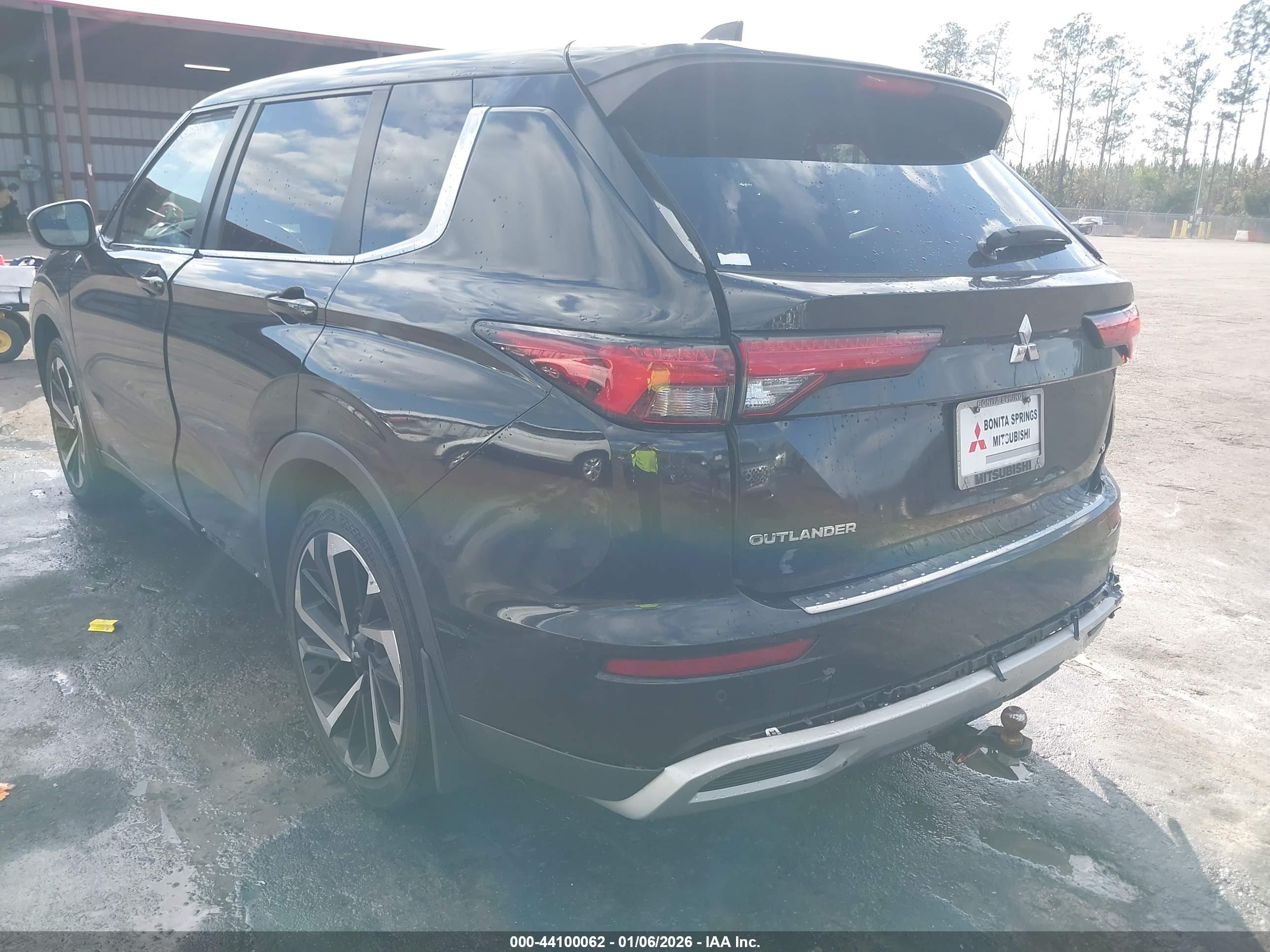 MITSUBISHI OUTLANDER image 6