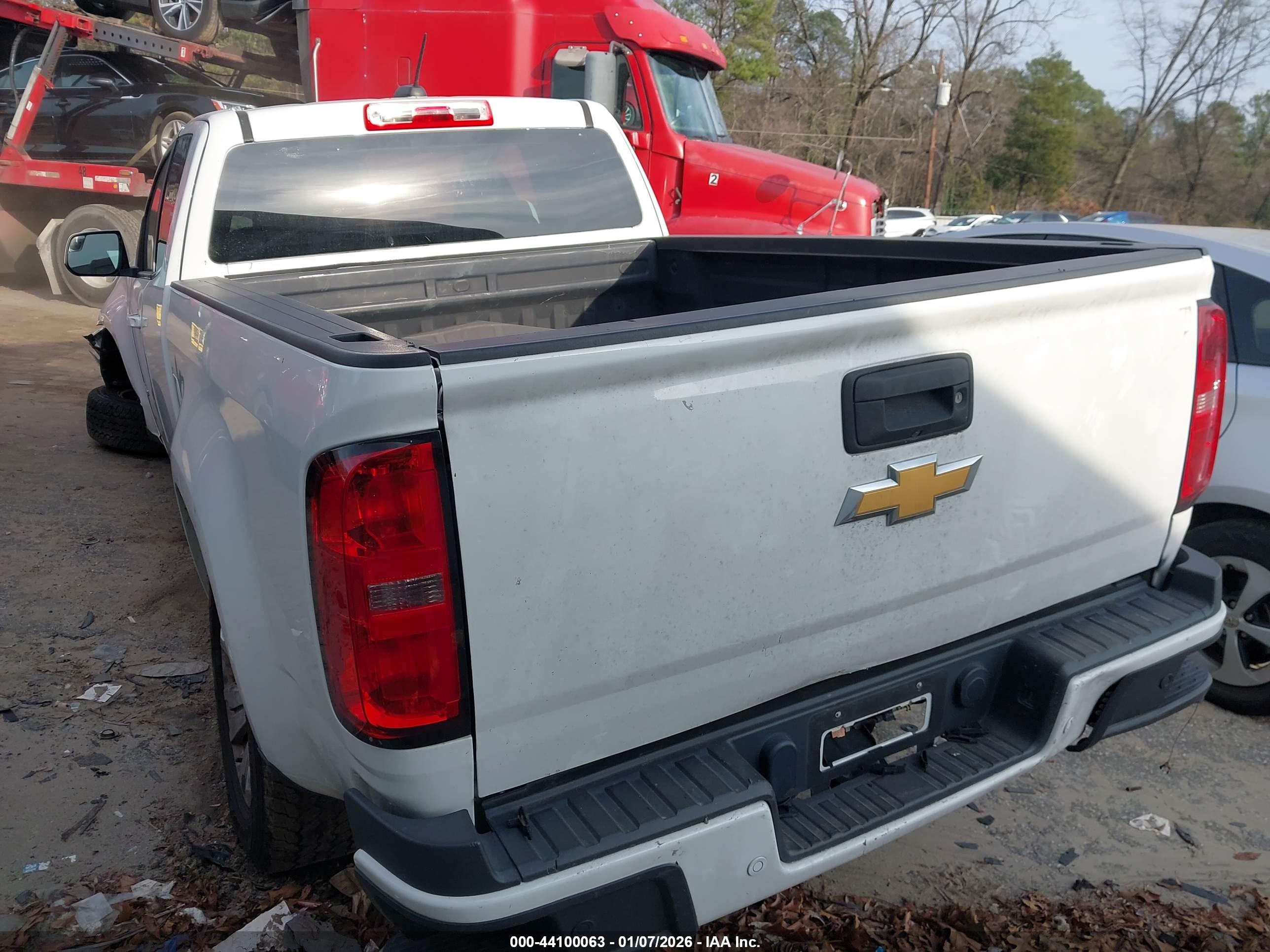 CHEVROLET COLORADO image 3