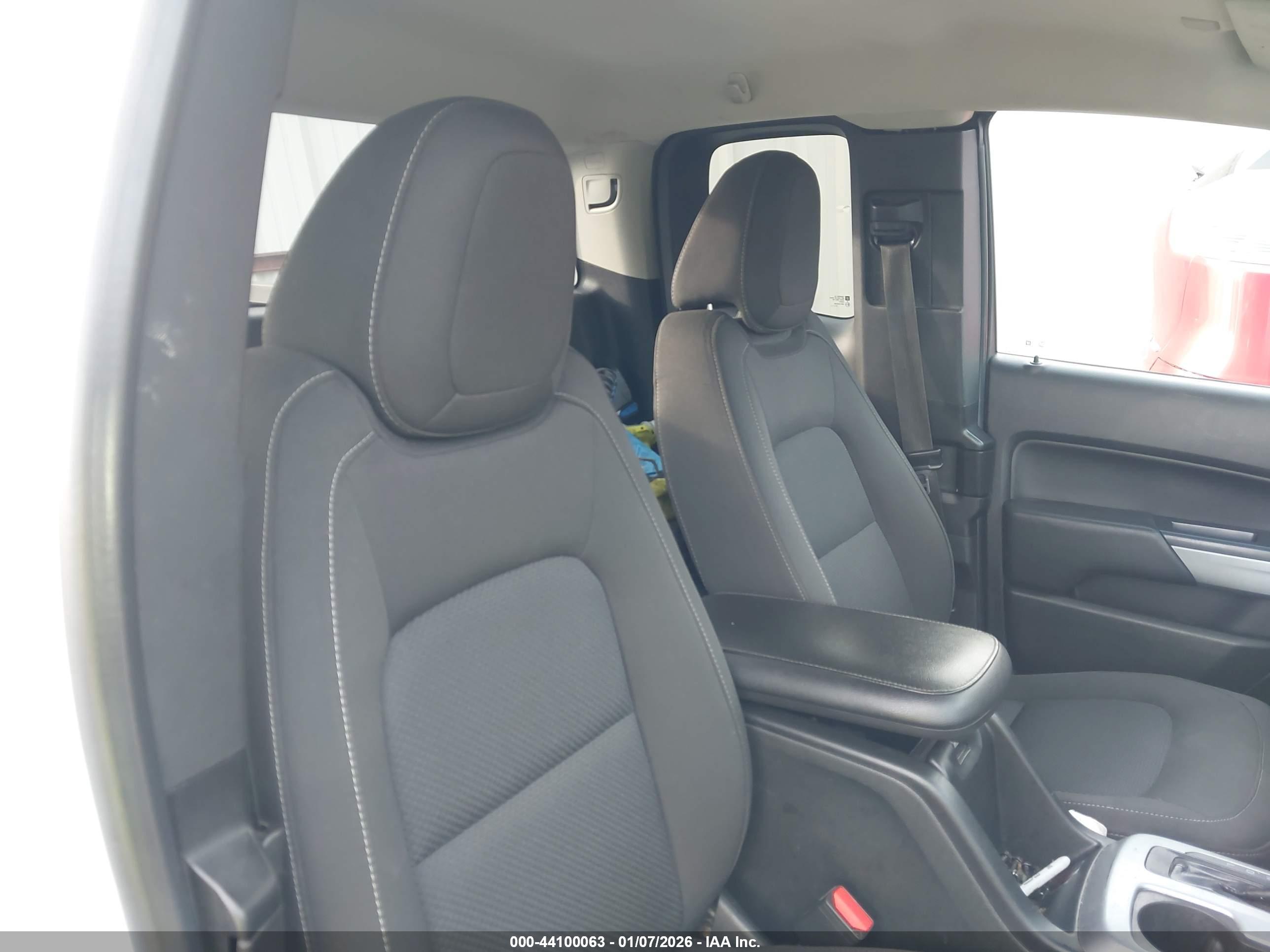 CHEVROLET COLORADO image 8