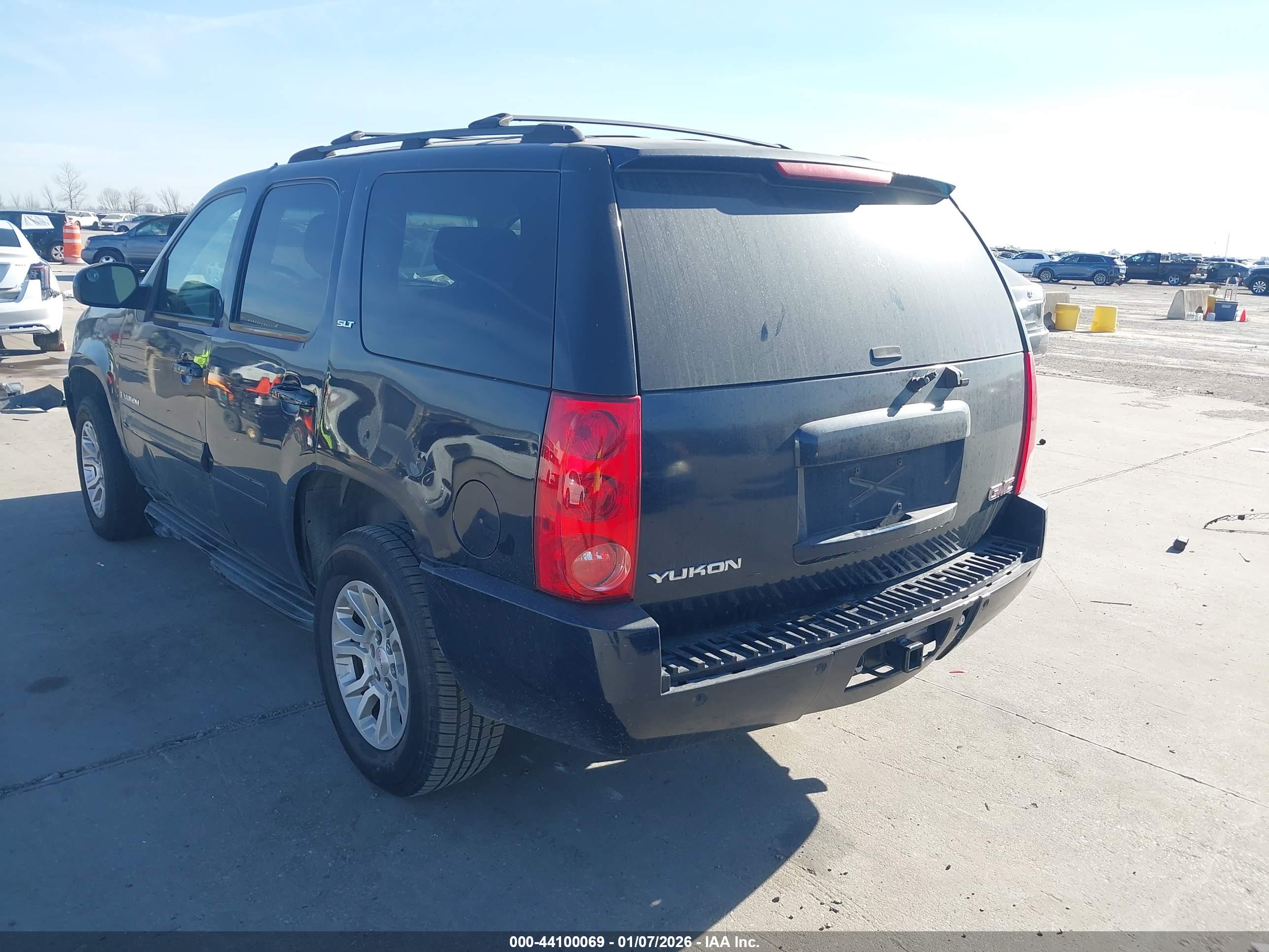 GMC YUKON image 3