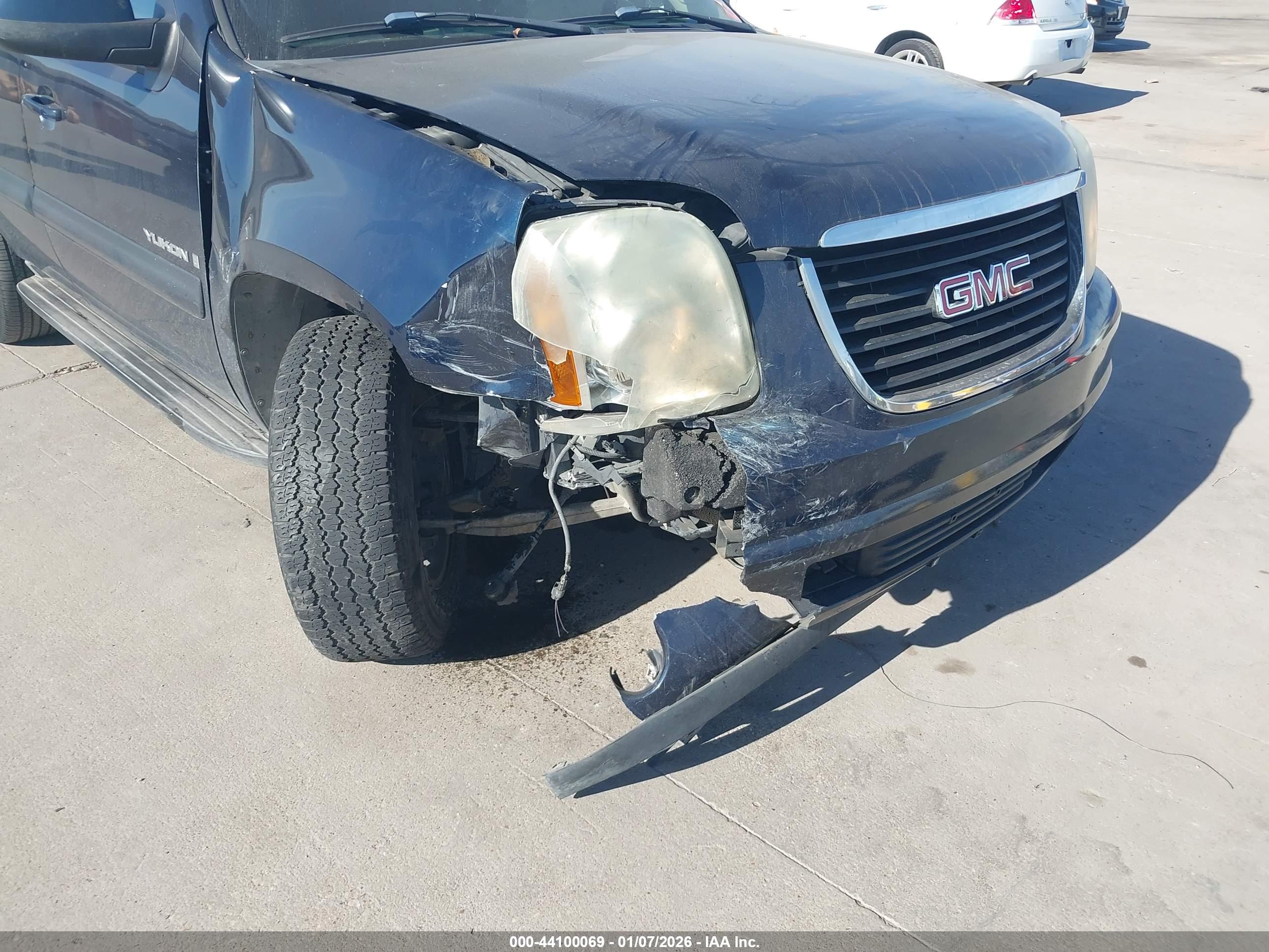 GMC YUKON image 6