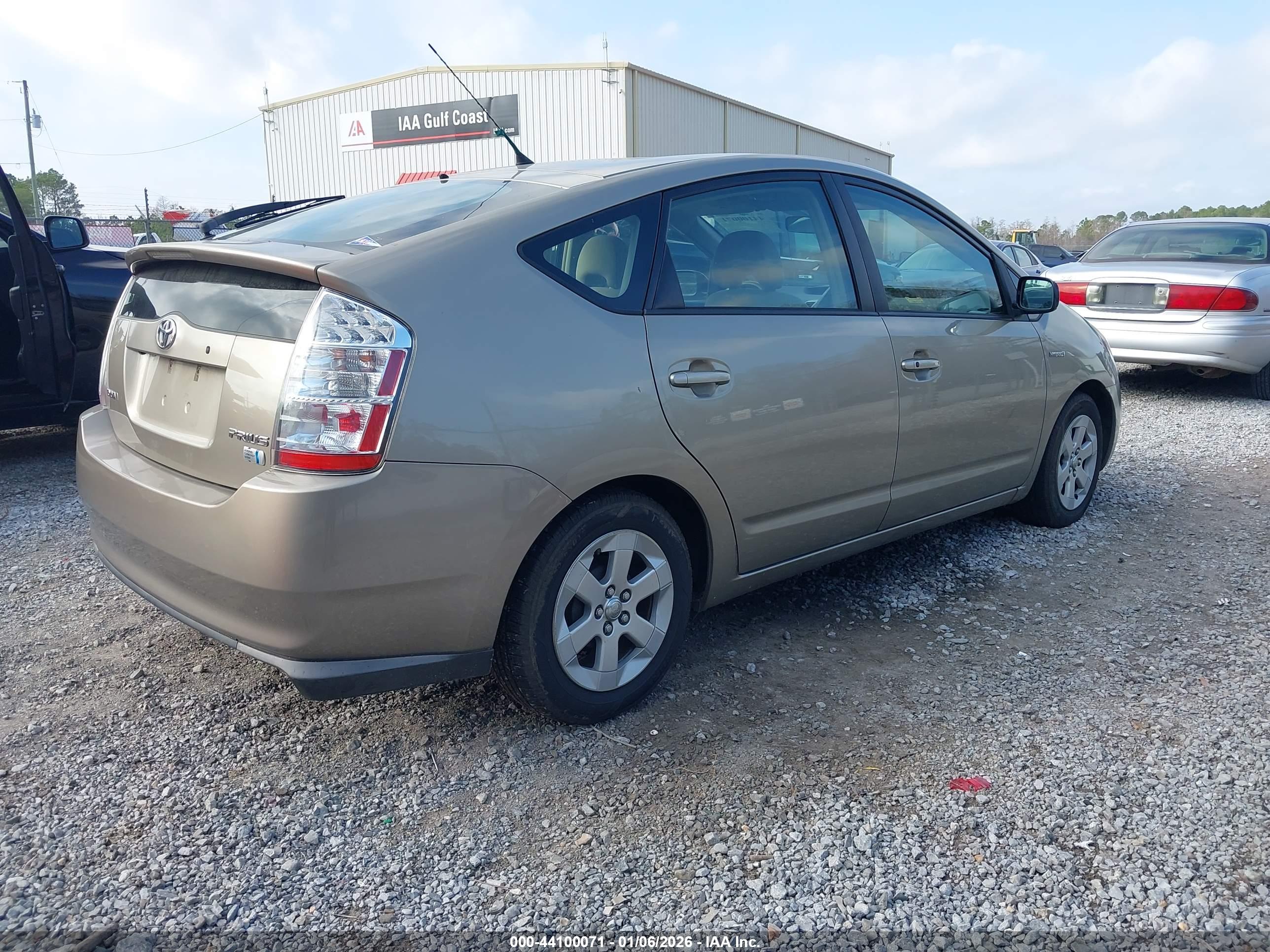 TOYOTA PRIUS image 4