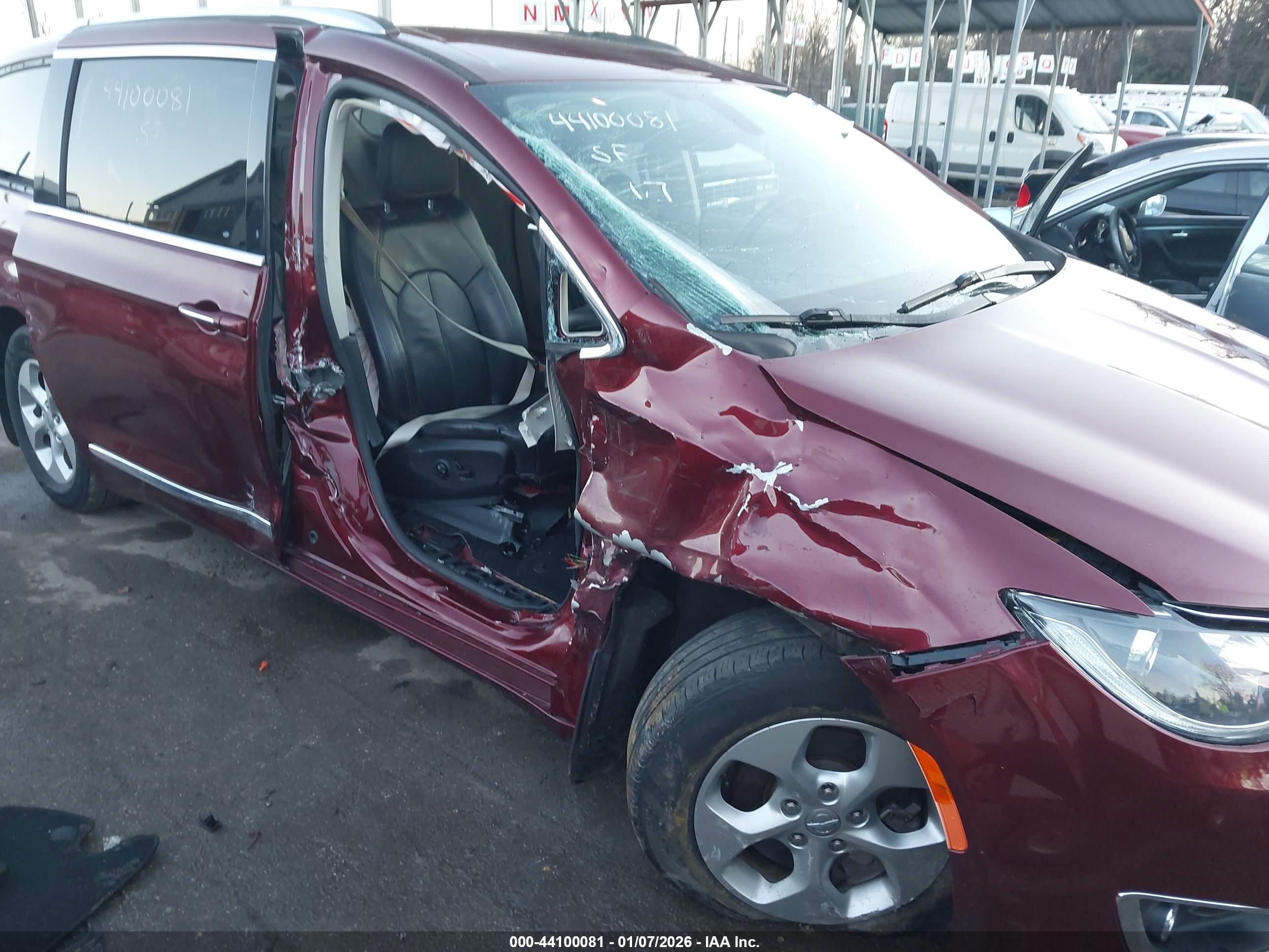 CHRYSLER PACIFICA image 6