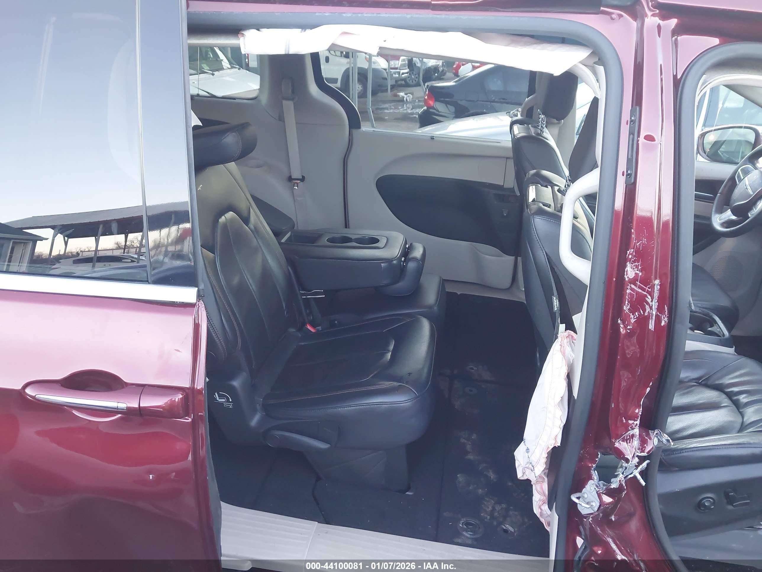 CHRYSLER PACIFICA image 8