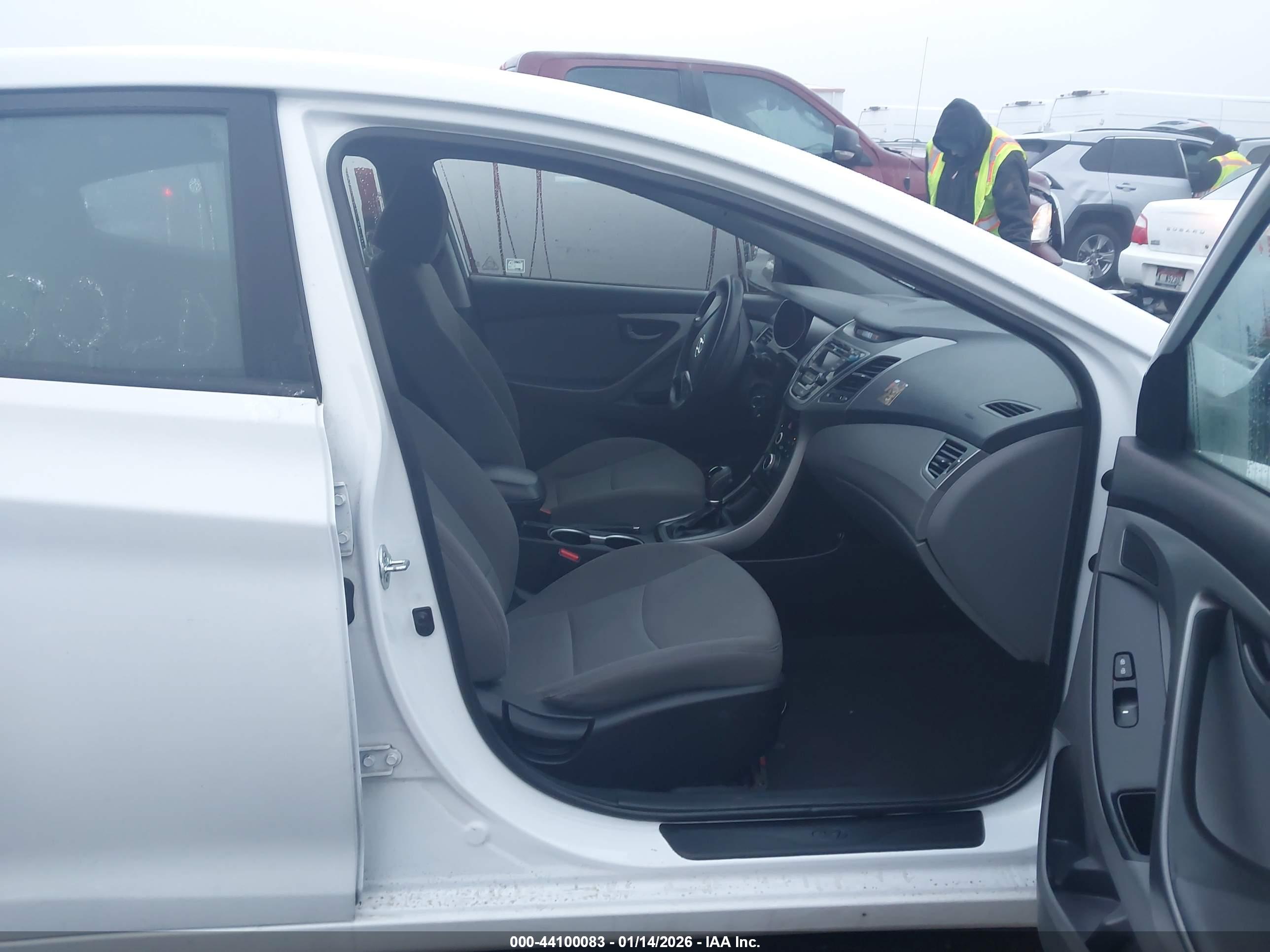 HYUNDAI ELANTRA image 5