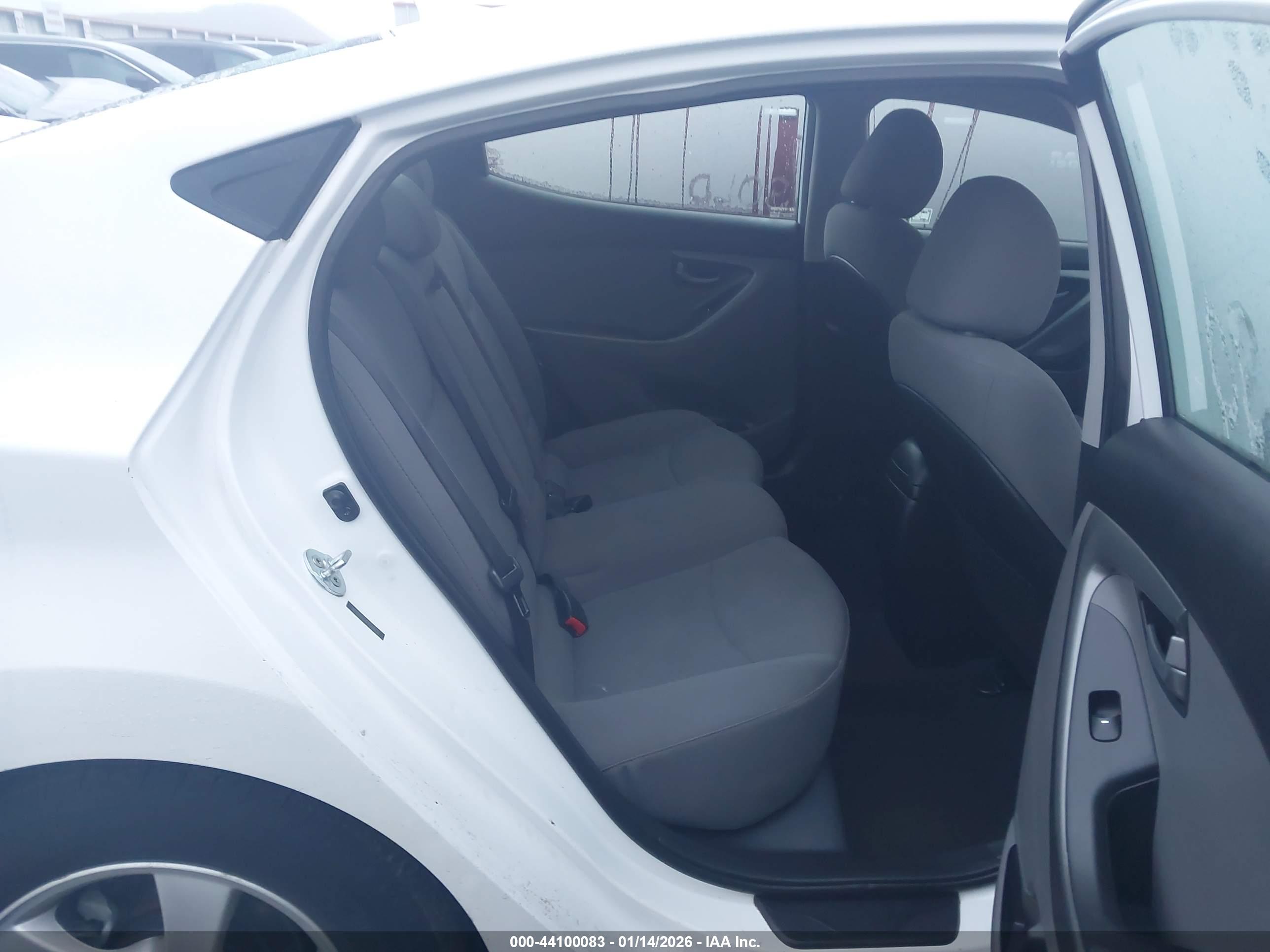 HYUNDAI ELANTRA image 8
