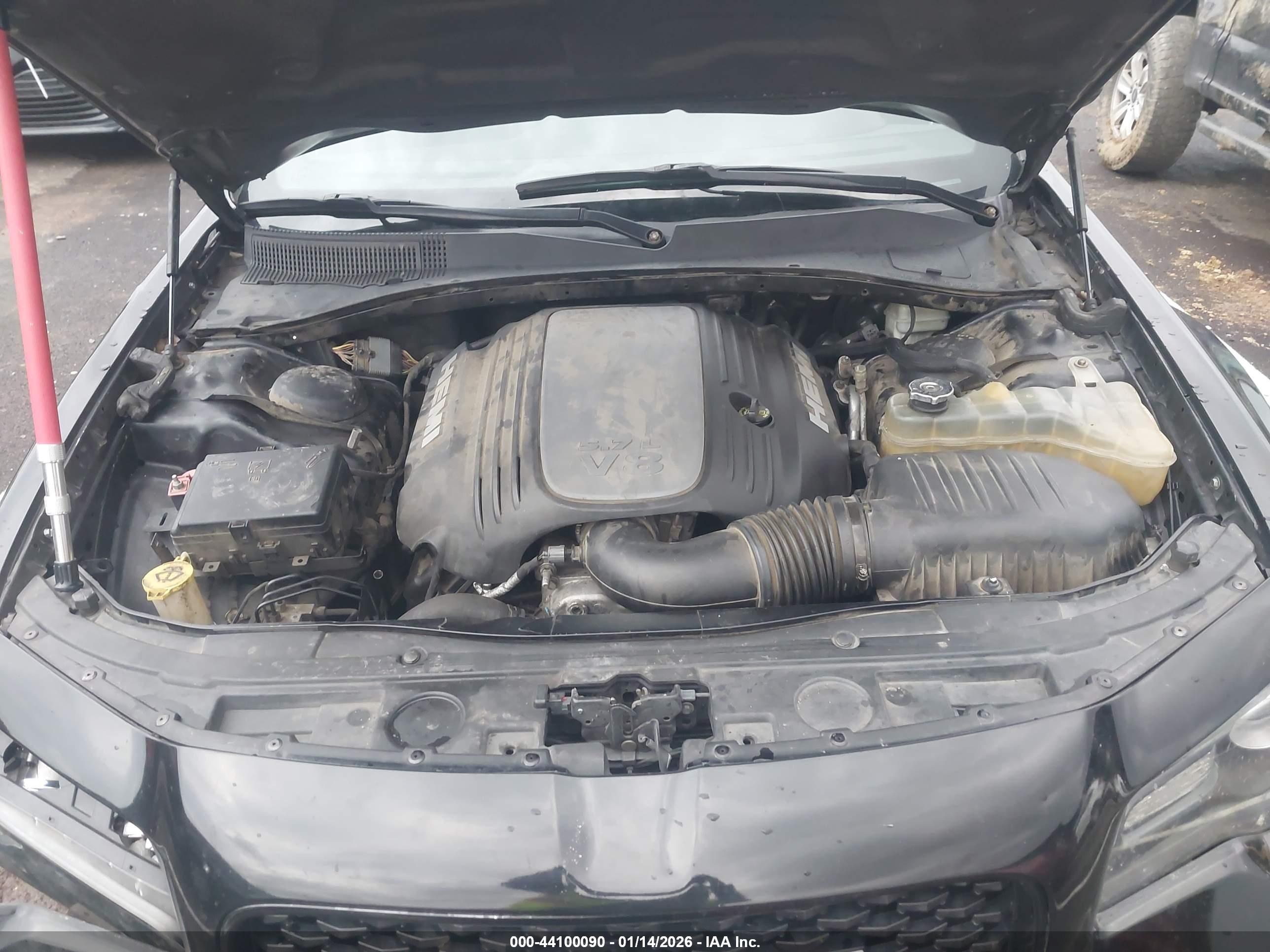 CHRYSLER 300 image 10