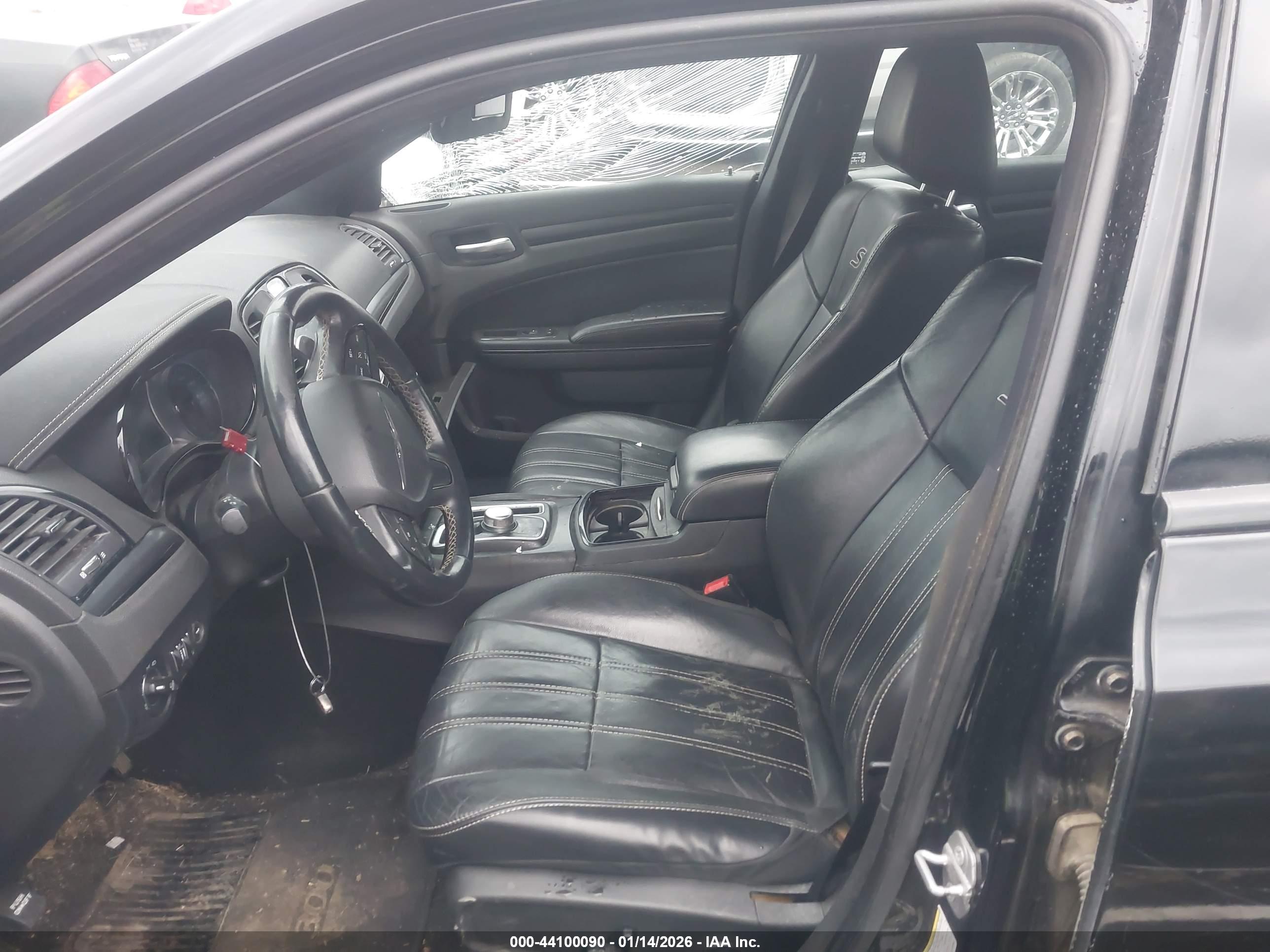 CHRYSLER 300 image 5