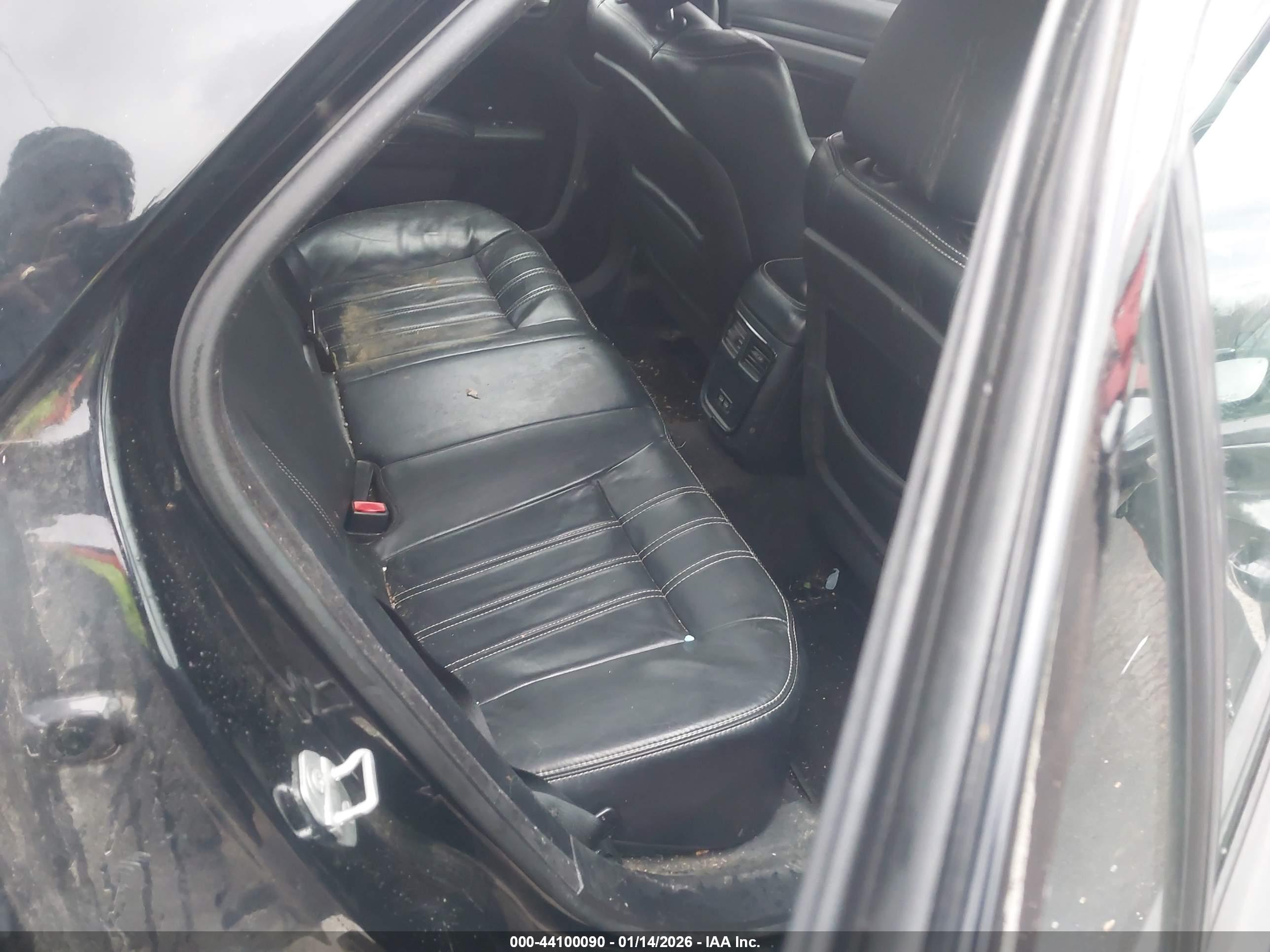 CHRYSLER 300 image 8
