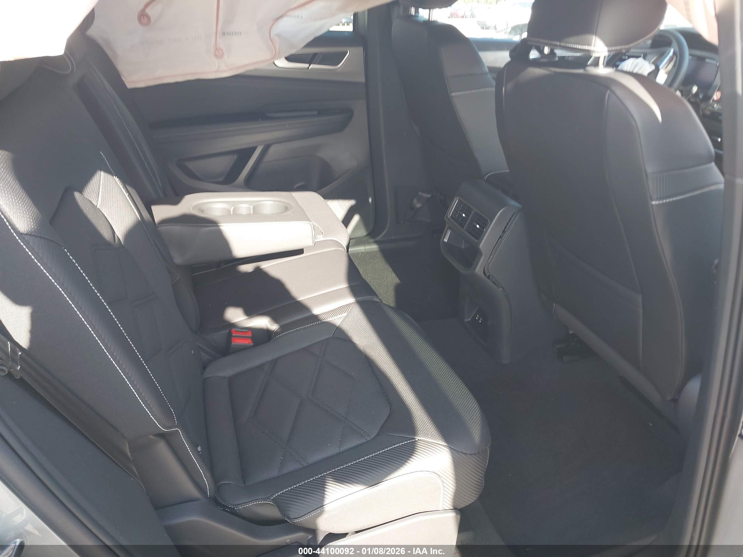 VOLKSWAGEN ATLAS image 8
