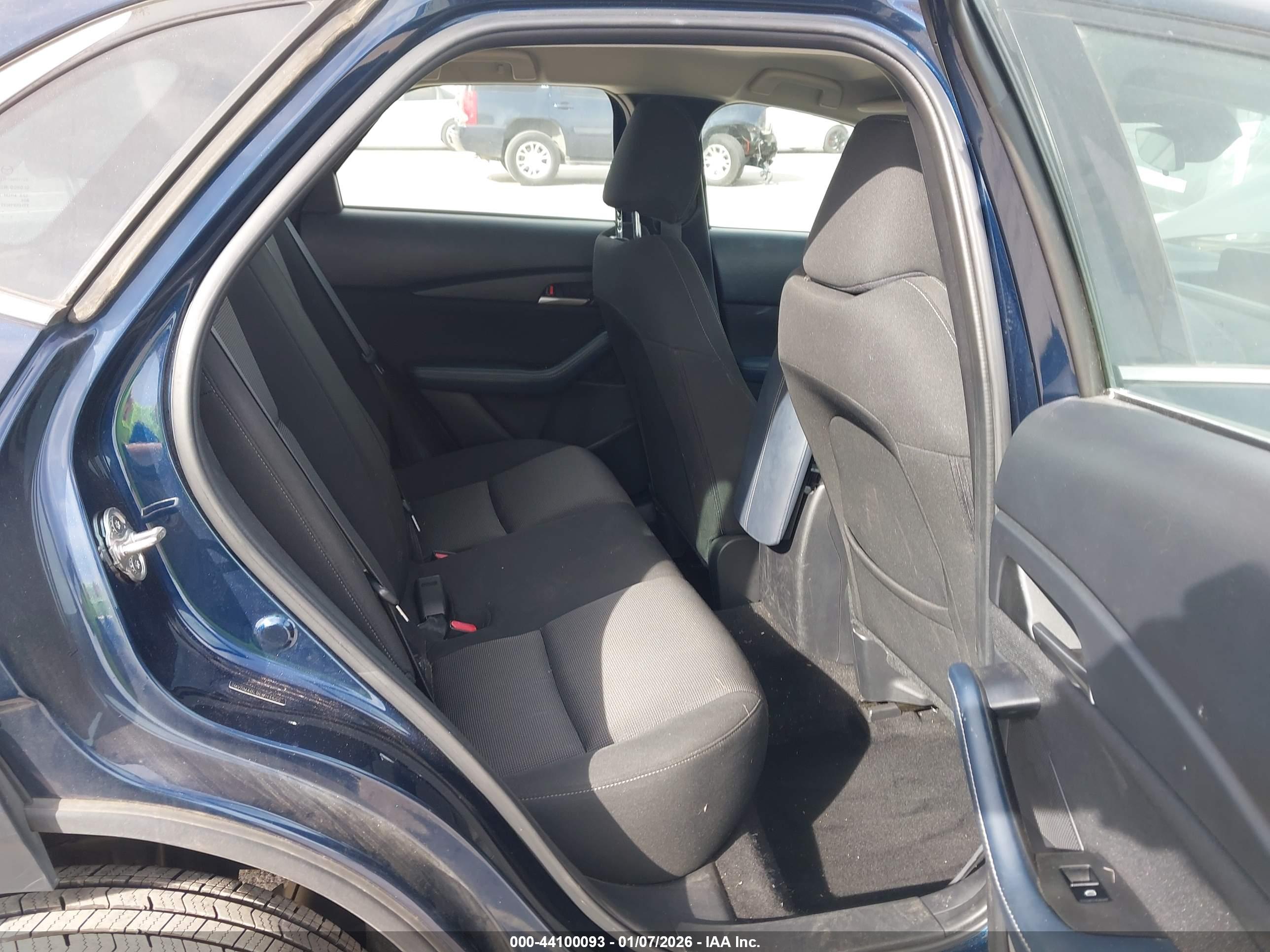 MAZDA CX-30 image 8