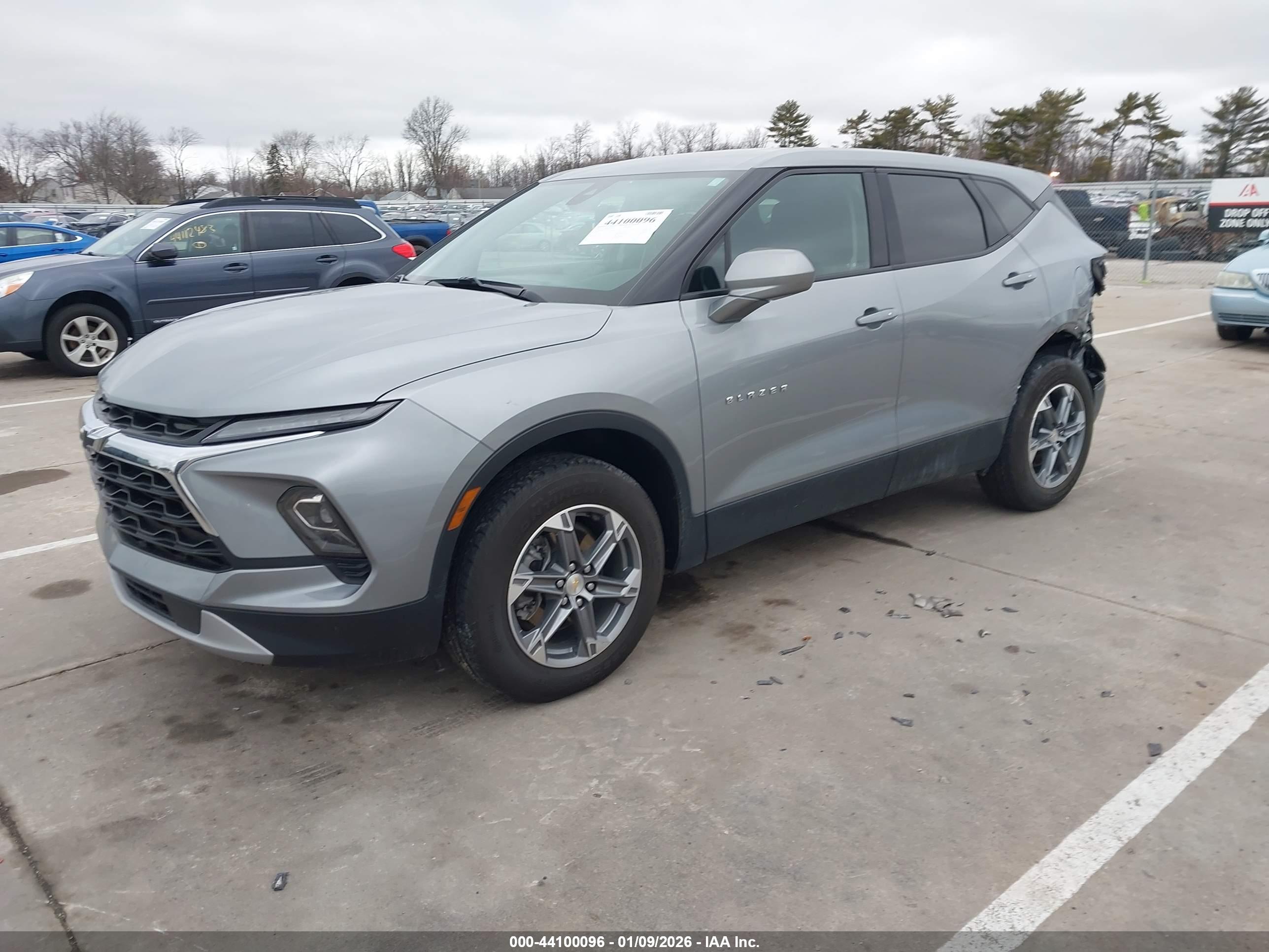 CHEVROLET BLAZER image 2