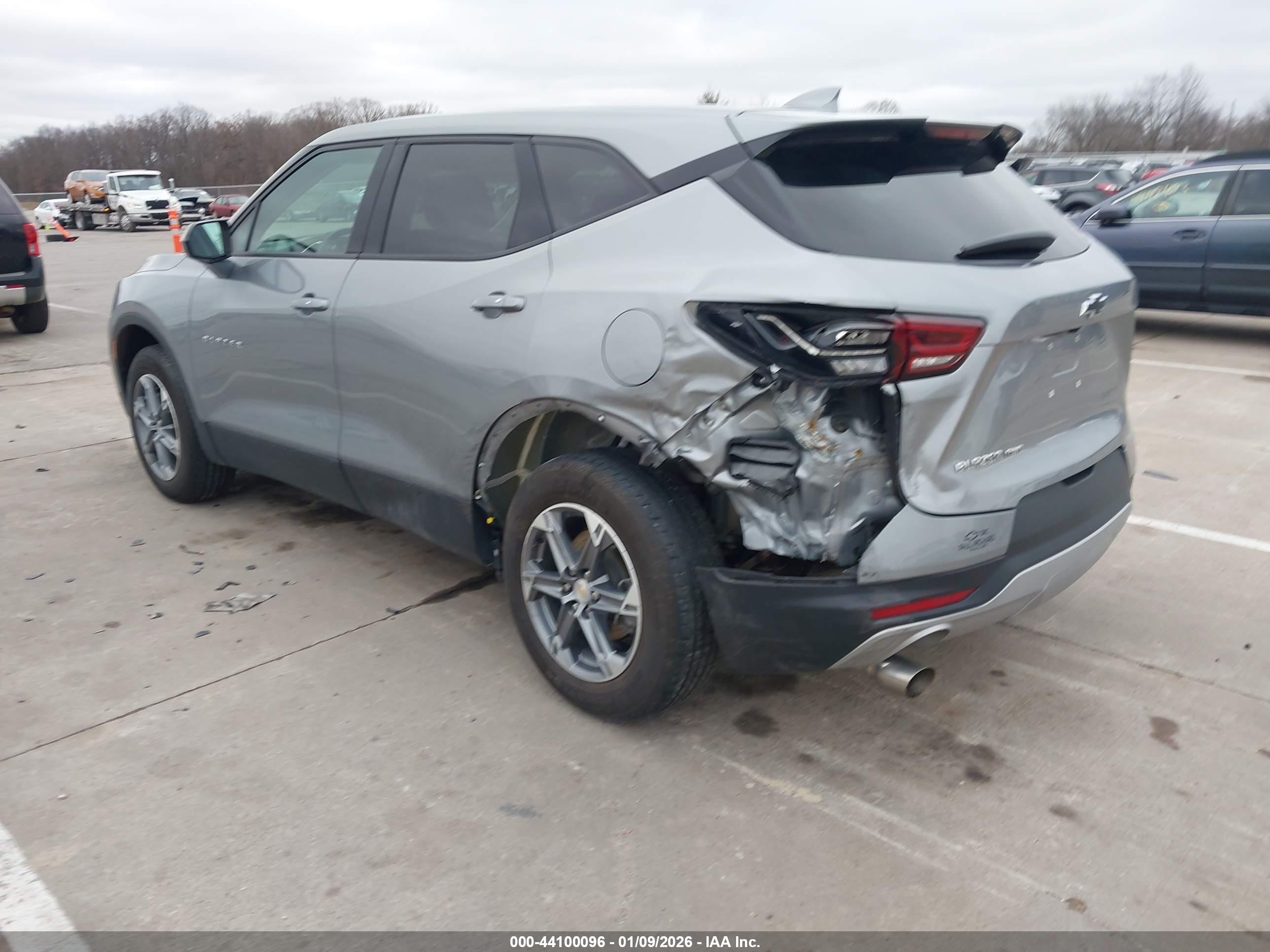 CHEVROLET BLAZER image 3