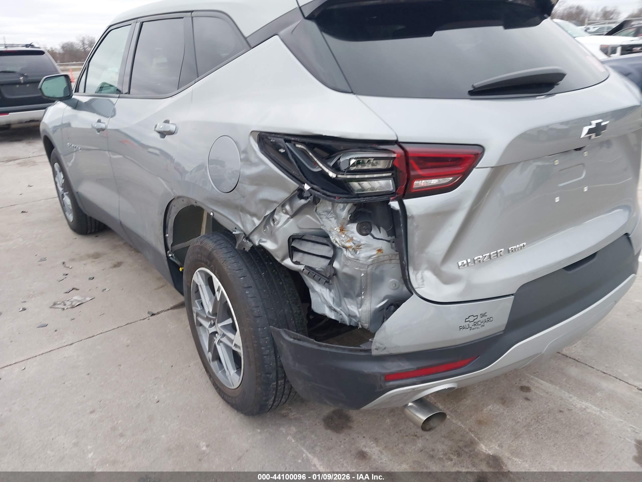 CHEVROLET BLAZER image 6
