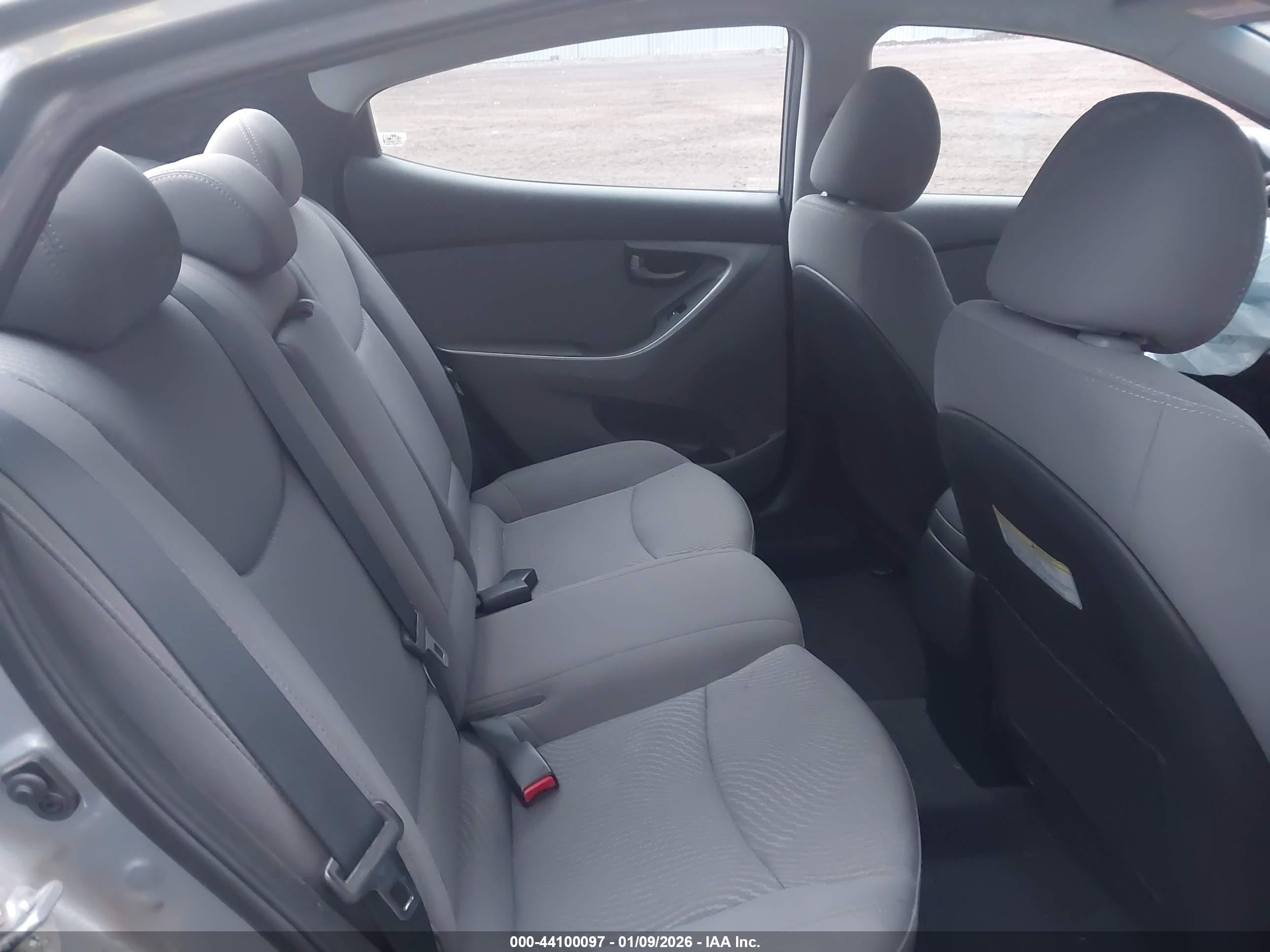 HYUNDAI ELANTRA image 8
